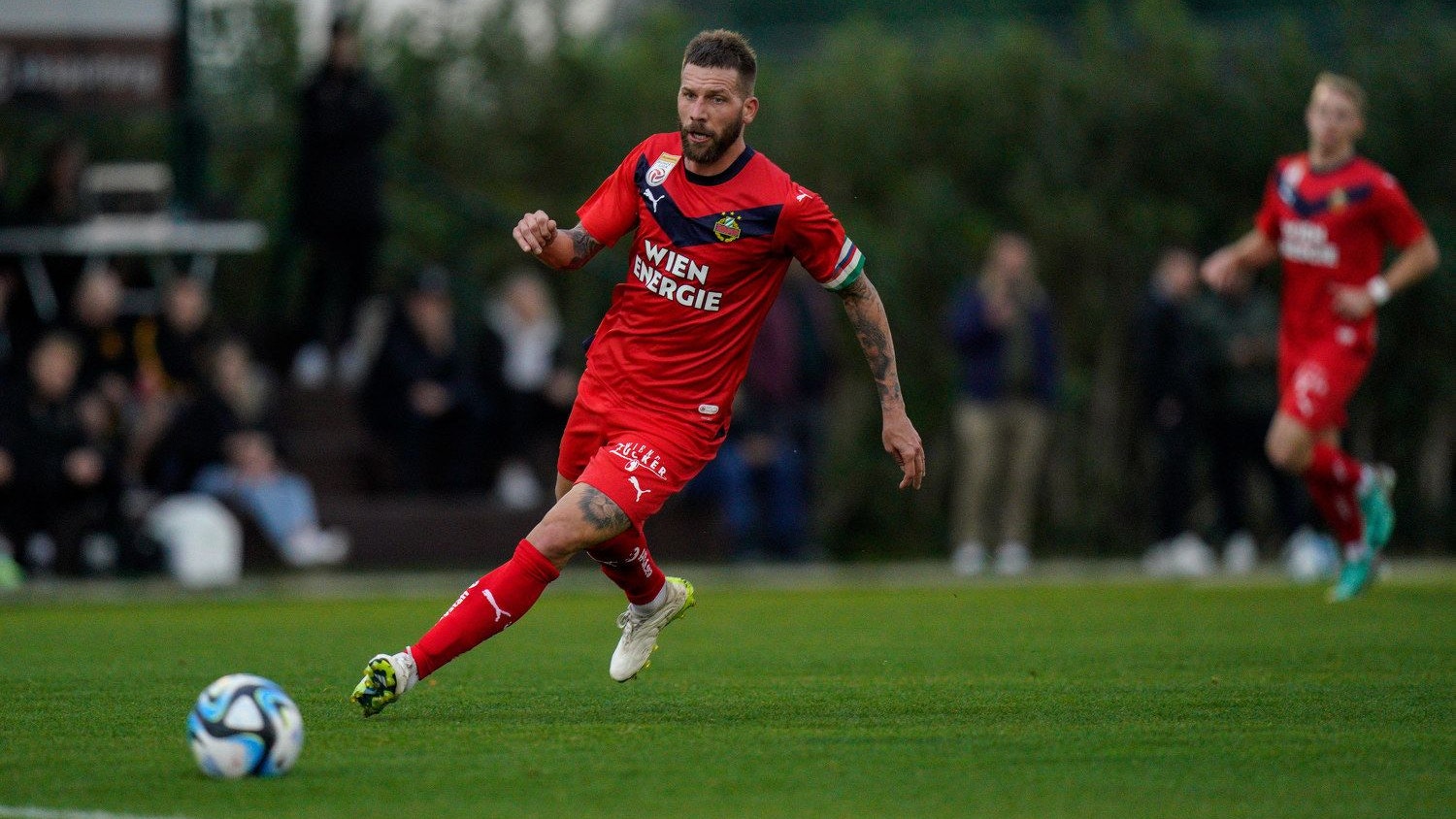 Rapid-Kapitän Guido Burgstaller im Auswärtstrikot der letzten Saison. 