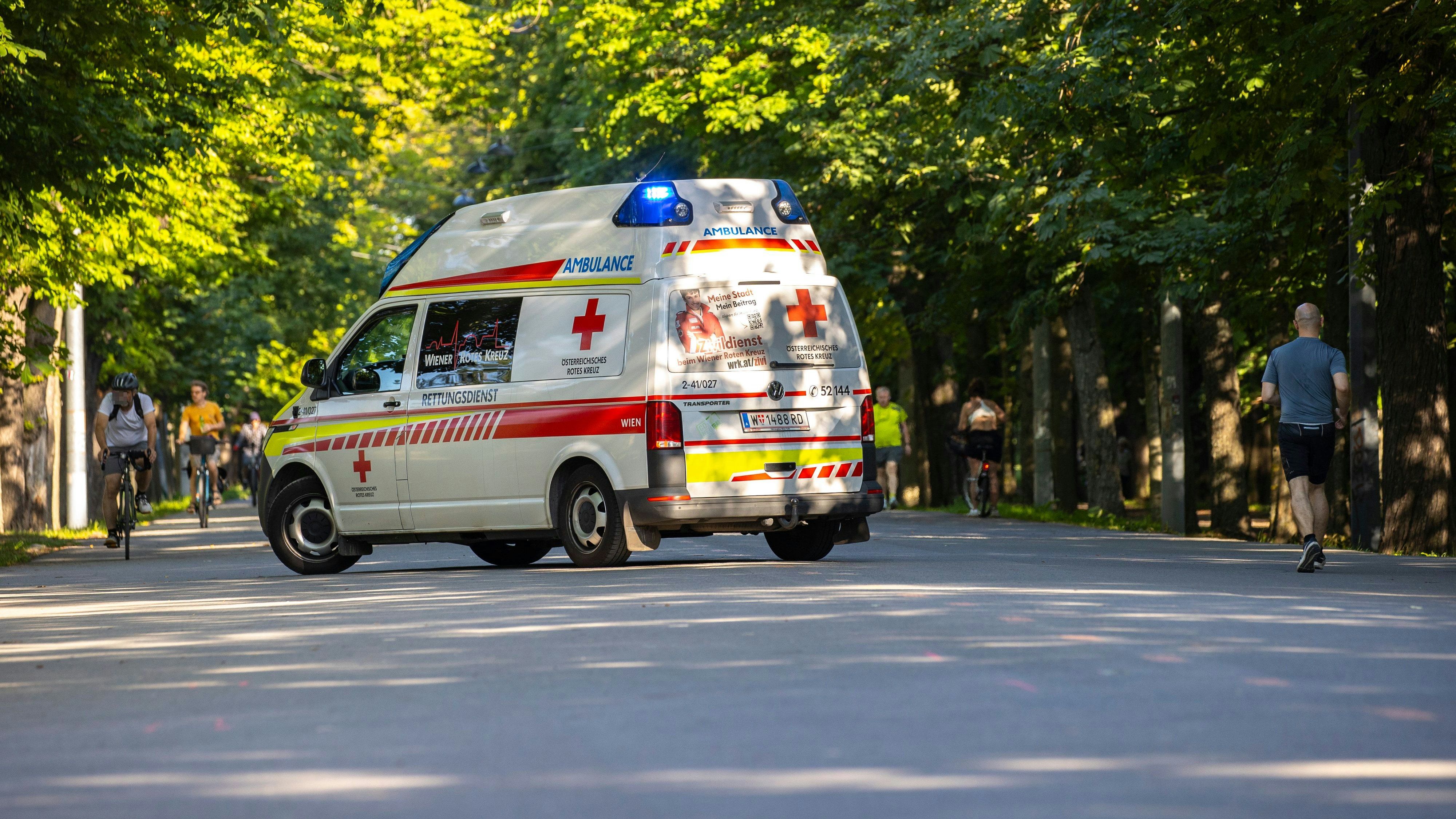 Heute.at - Radler (13) frontal von Auto gerammt – schwer verletzt