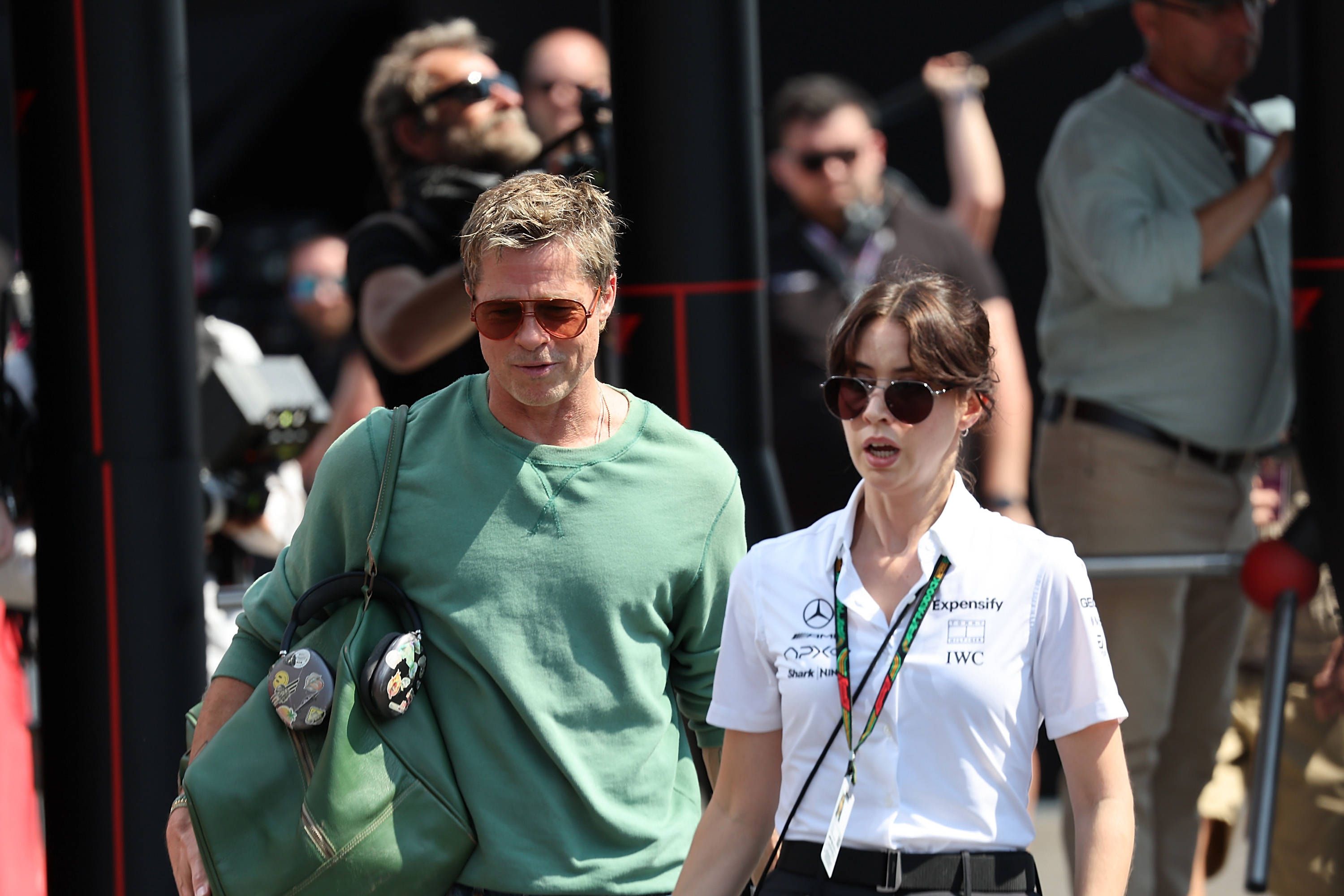 Hollywood-Star Brad Pitt im Formel-1-Fahrerlager. 