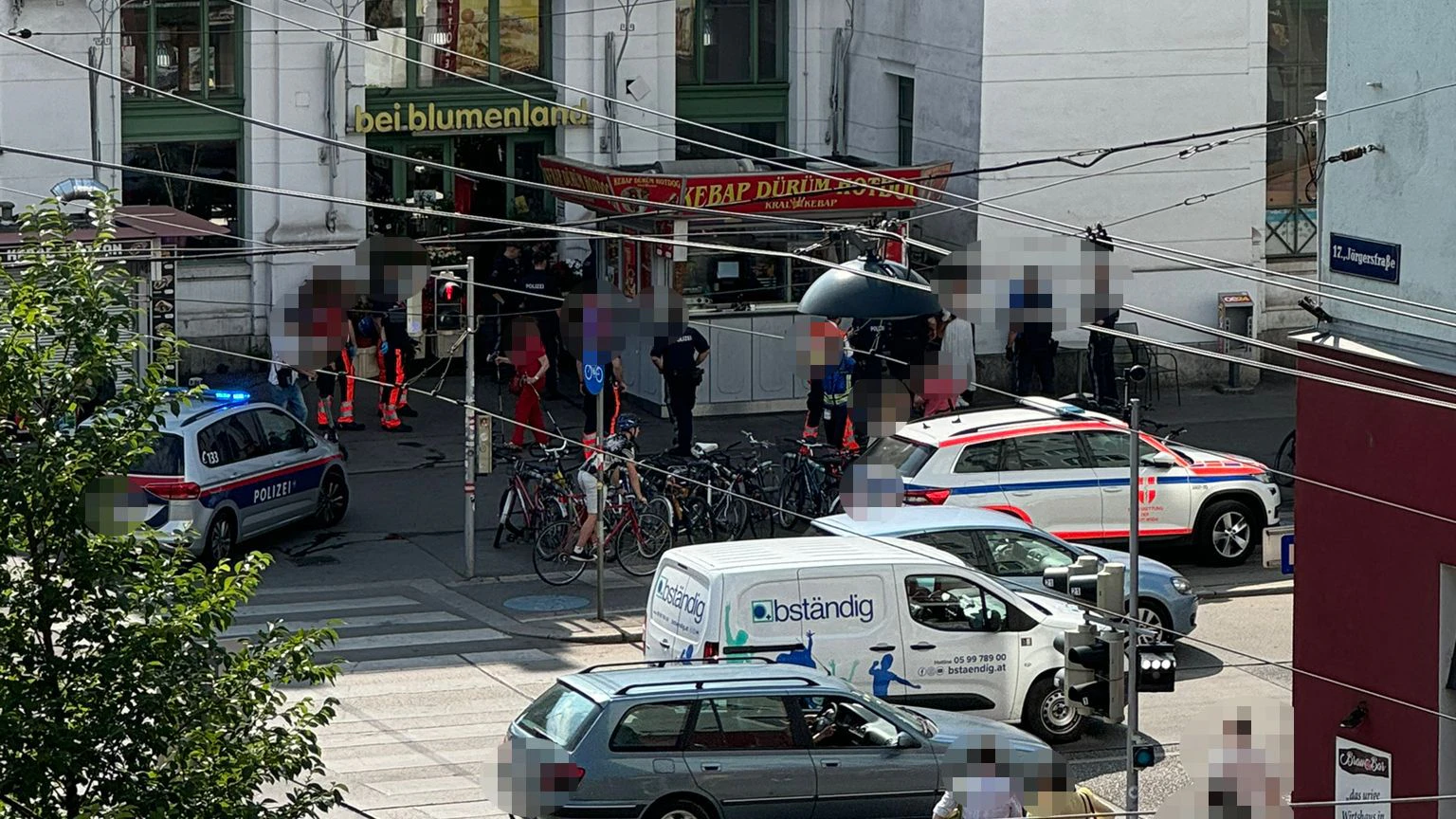 Messer-Alarm am Gürtel, dann will Mann Beamten töten