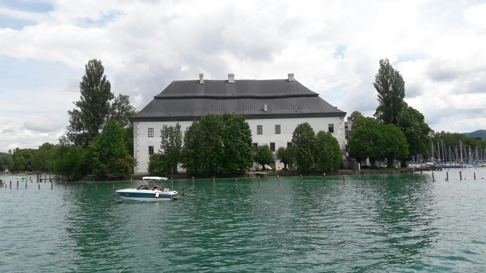 Heute.at - Eltern und Kind (10) machen grausamen Fund im Attersee