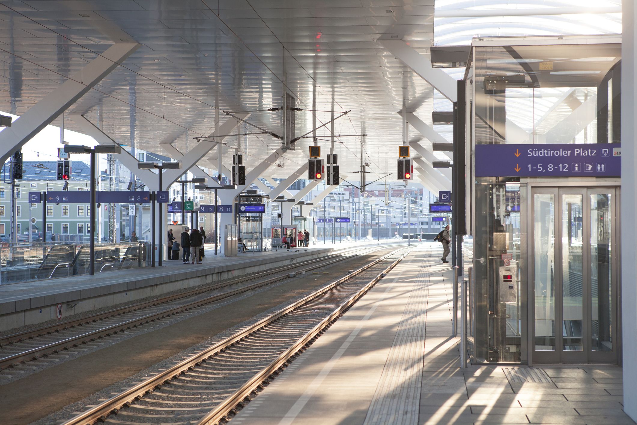 Der Dieb ließ die Bücher am Bahnhof zurück. (Archivbild)