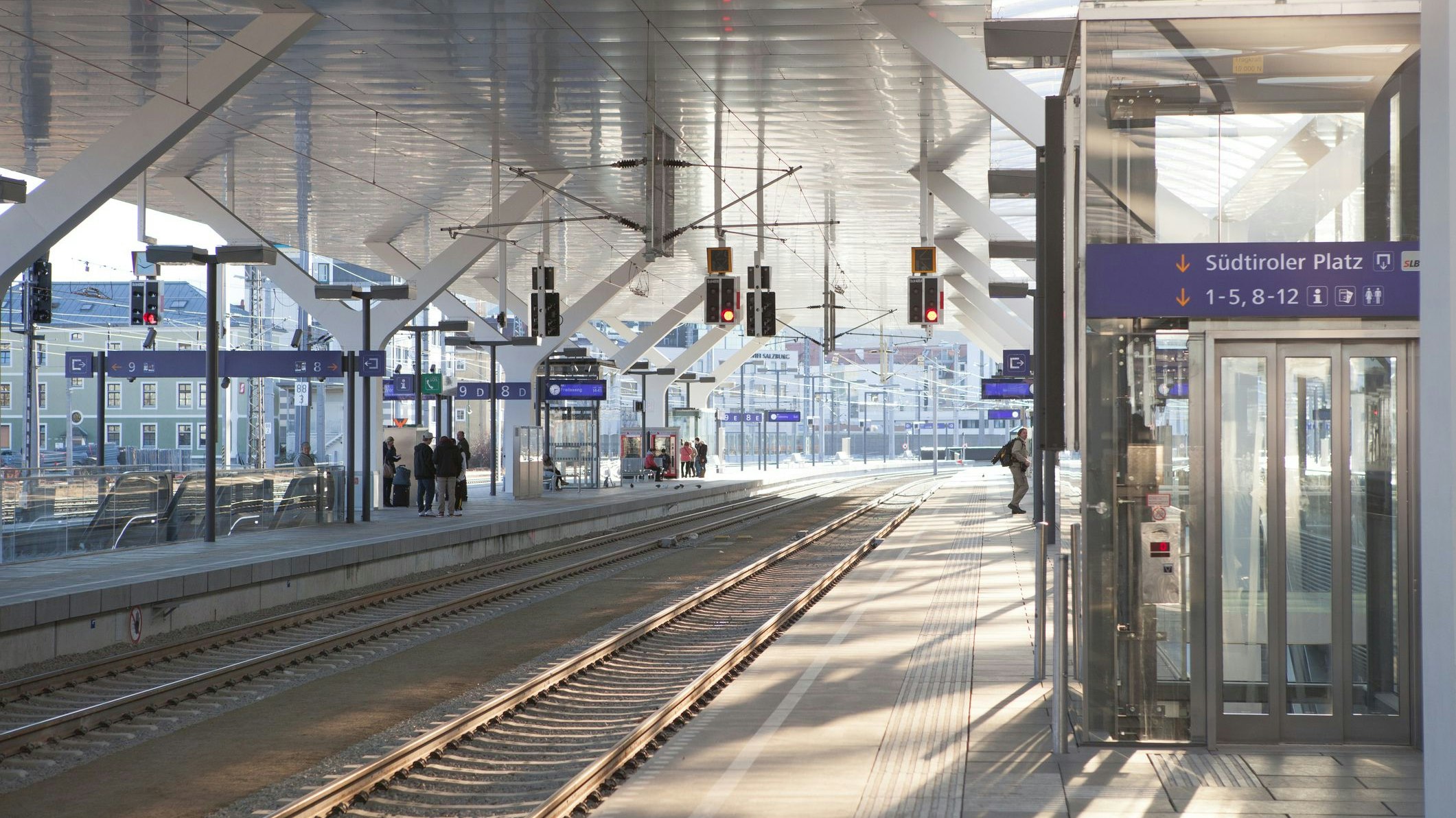 Der Dieb ließ die Bücher am Bahnhof zurück. (Archivbild)