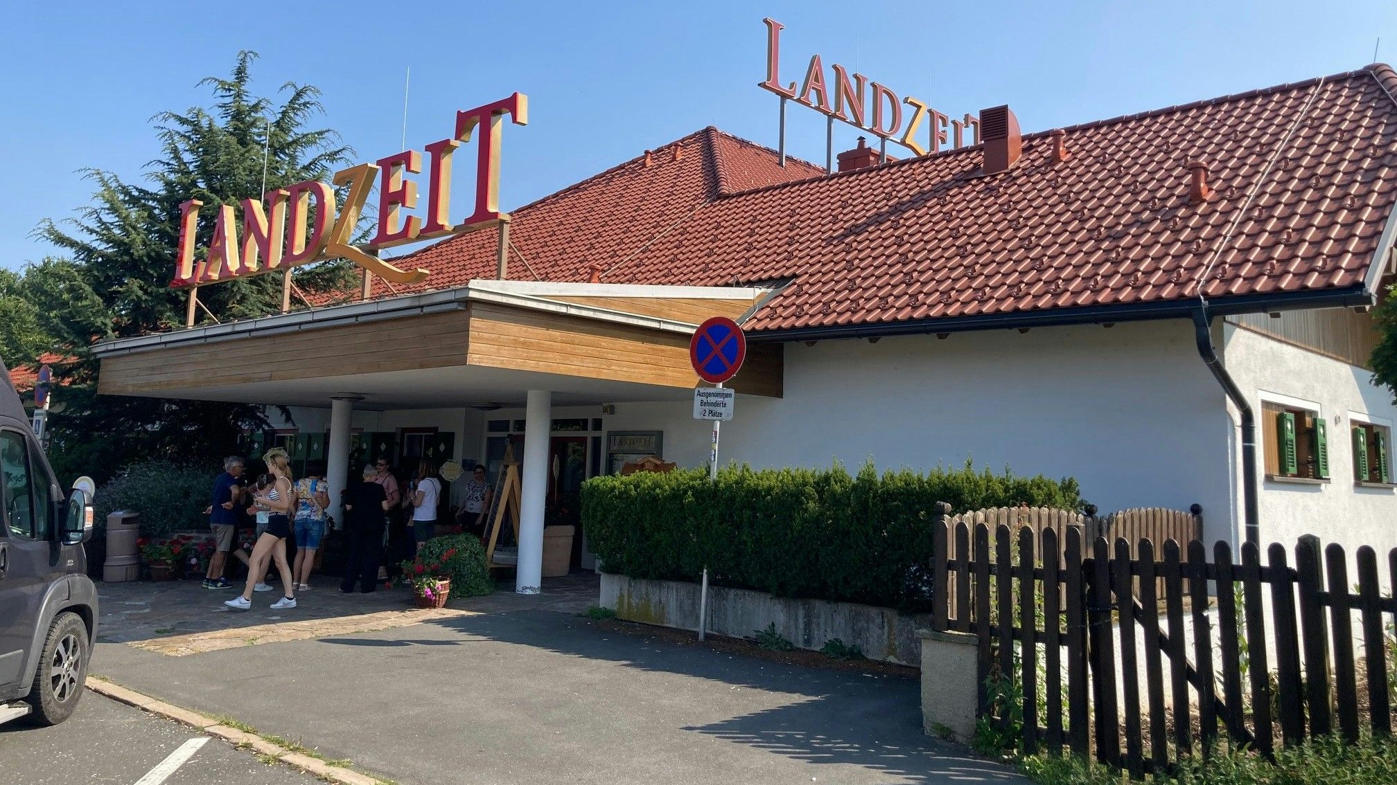 Beliebte Rasttätte. Für Lena keine Traumdestination mehr.