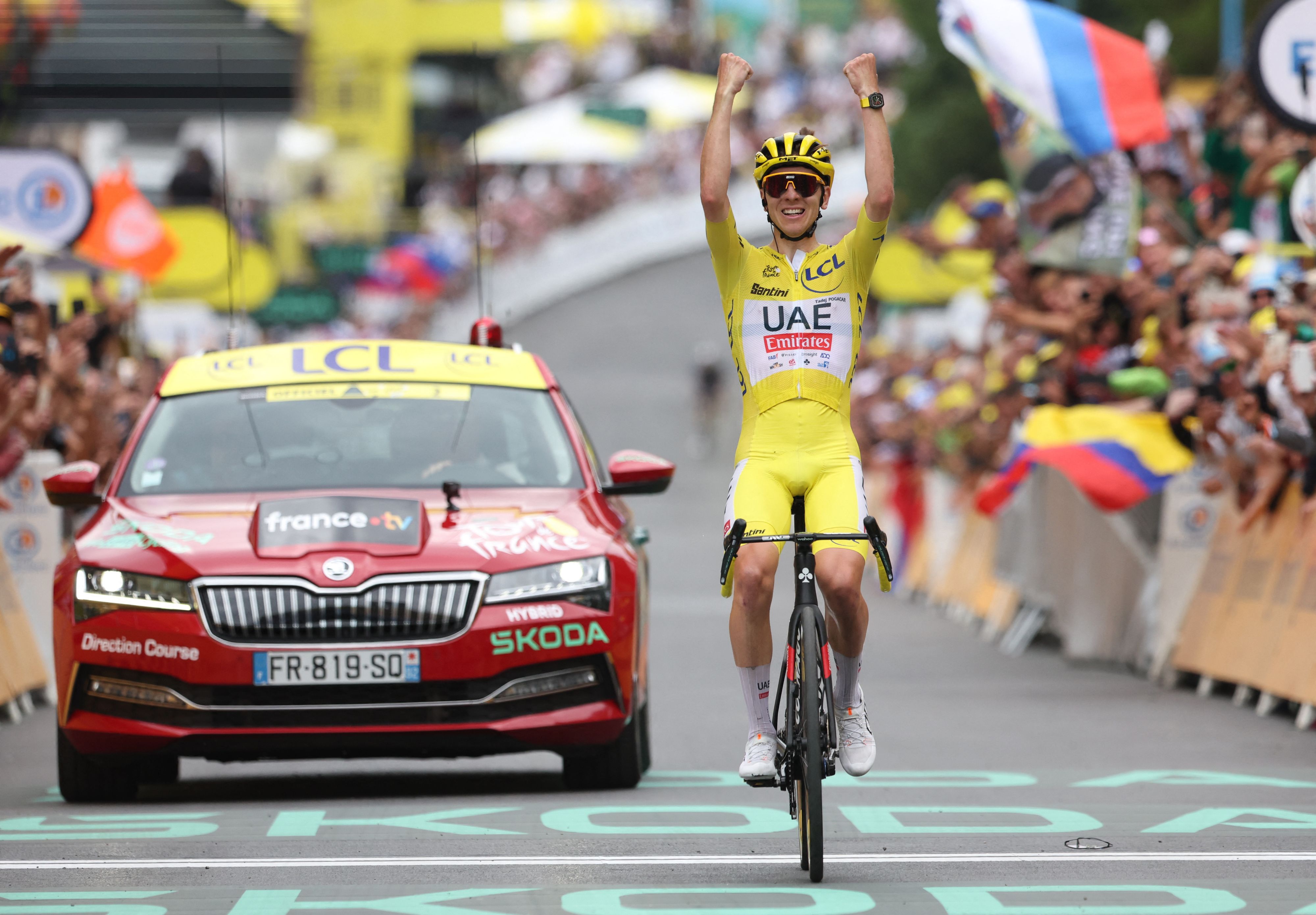 Der Slowene Tadej Pogacar gewinnt seine vierte Etappe bei der Tour de France 2024. 