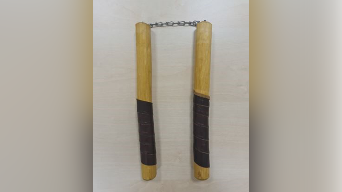 Bei der Durchsuchung des Mannes fanden die Beamten eine besondere Waffe, ein 