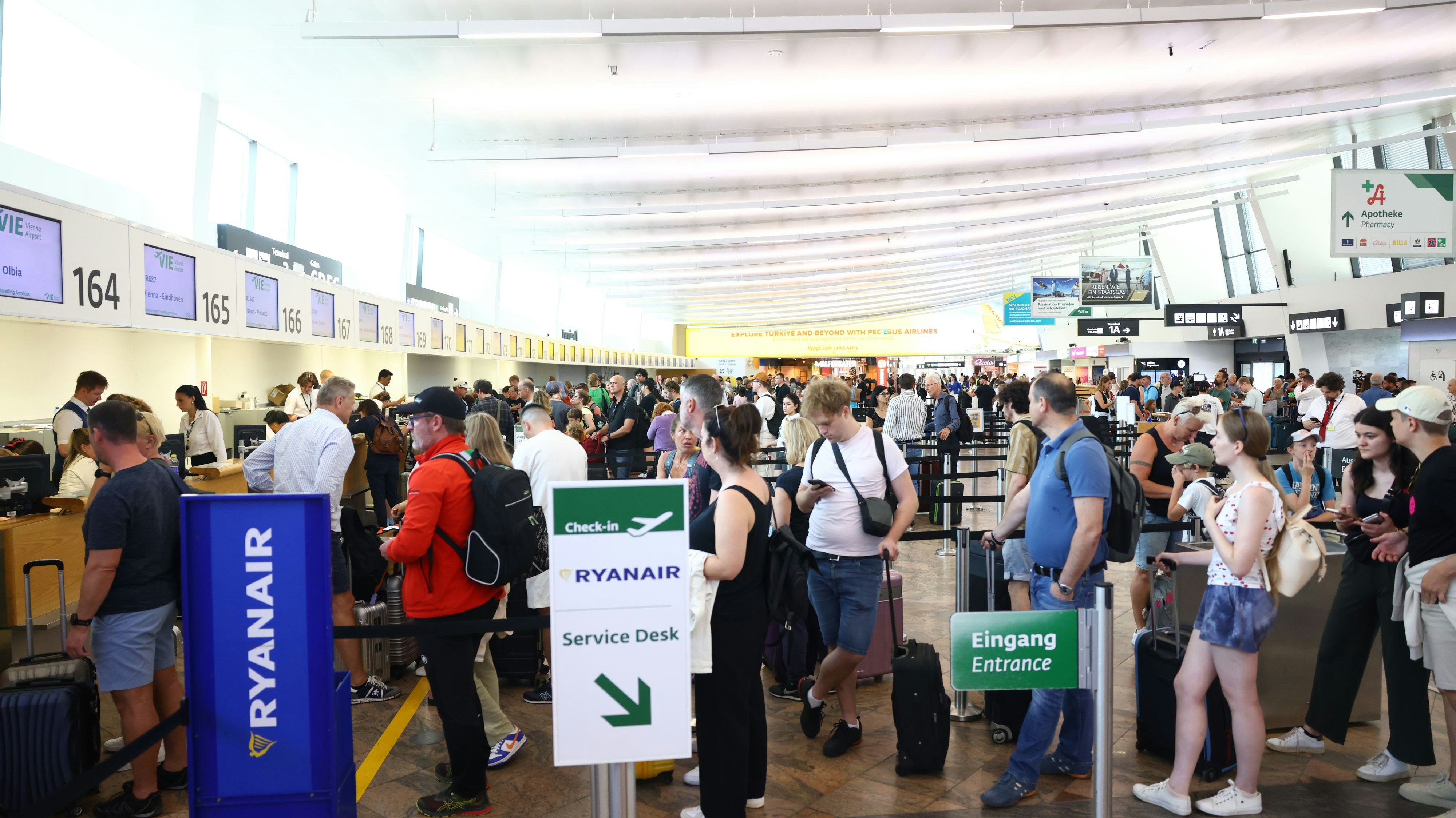 Reise-Chaos in Schwechat wegen massiver IT-Probleme.