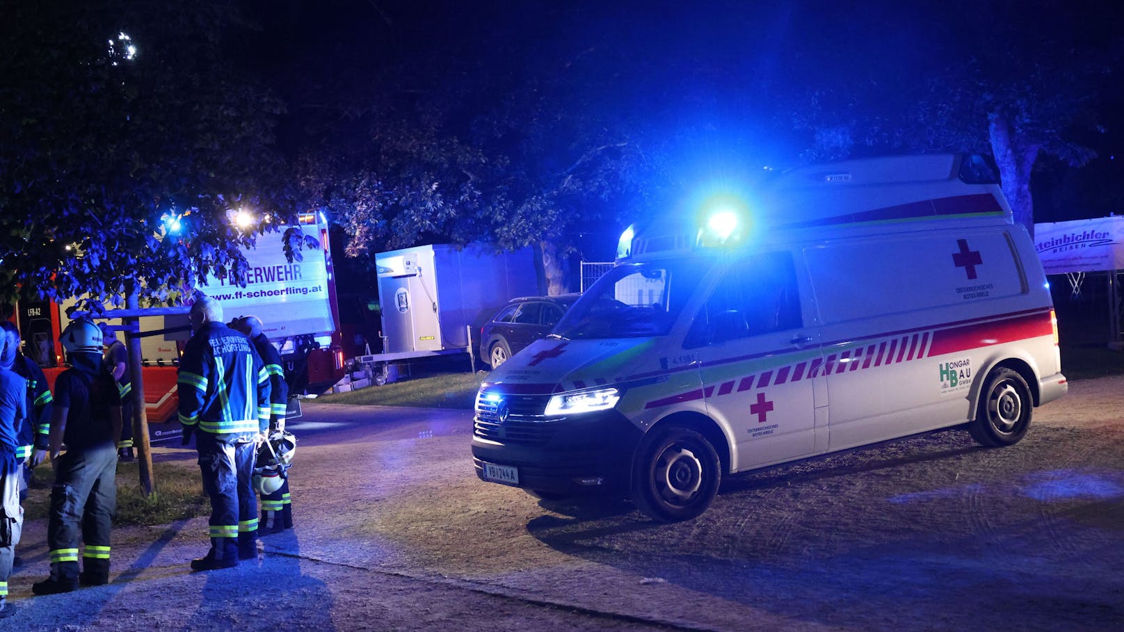 In Schörfling am Attersee (Bezirk Vöcklabruck) suchte in der Nacht auf Samstag die Feuewehr und ein größeres Aufgebot der Wasserrettung nach einer vermissten Person im Bereich des Attersees.