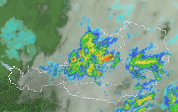 Ein Gewitter wütet am Wochenende in Österreich.