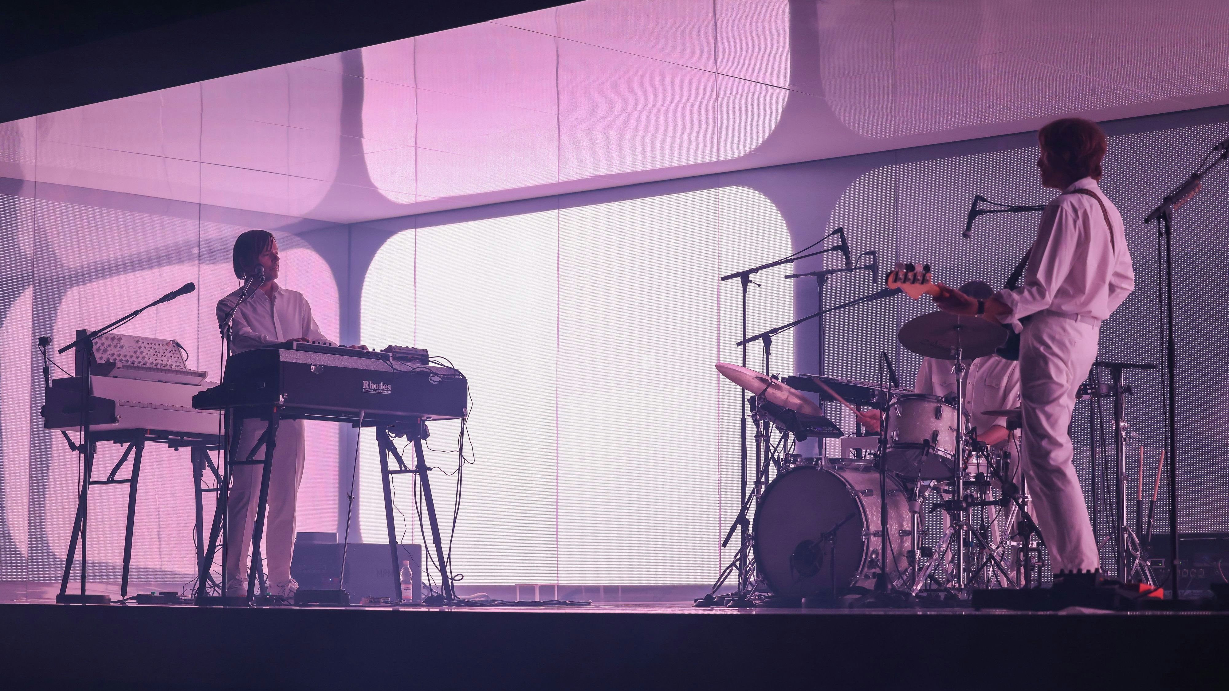 Download von www.picturedesk.com am 20.07.2024 (14:41).  04 March 2024, Berlin: Jean-Benoît Dunckel (l) and Nicolas Godin play to kick off the reissue of the album Moon Safari at Tingel Tangel. The album Moon Safari by the band AIR was released 25 years ago. Photo: Gerald Matzka/dpa - 20240304_PD10709 - Rechteinfo: Rights Managed (RM)