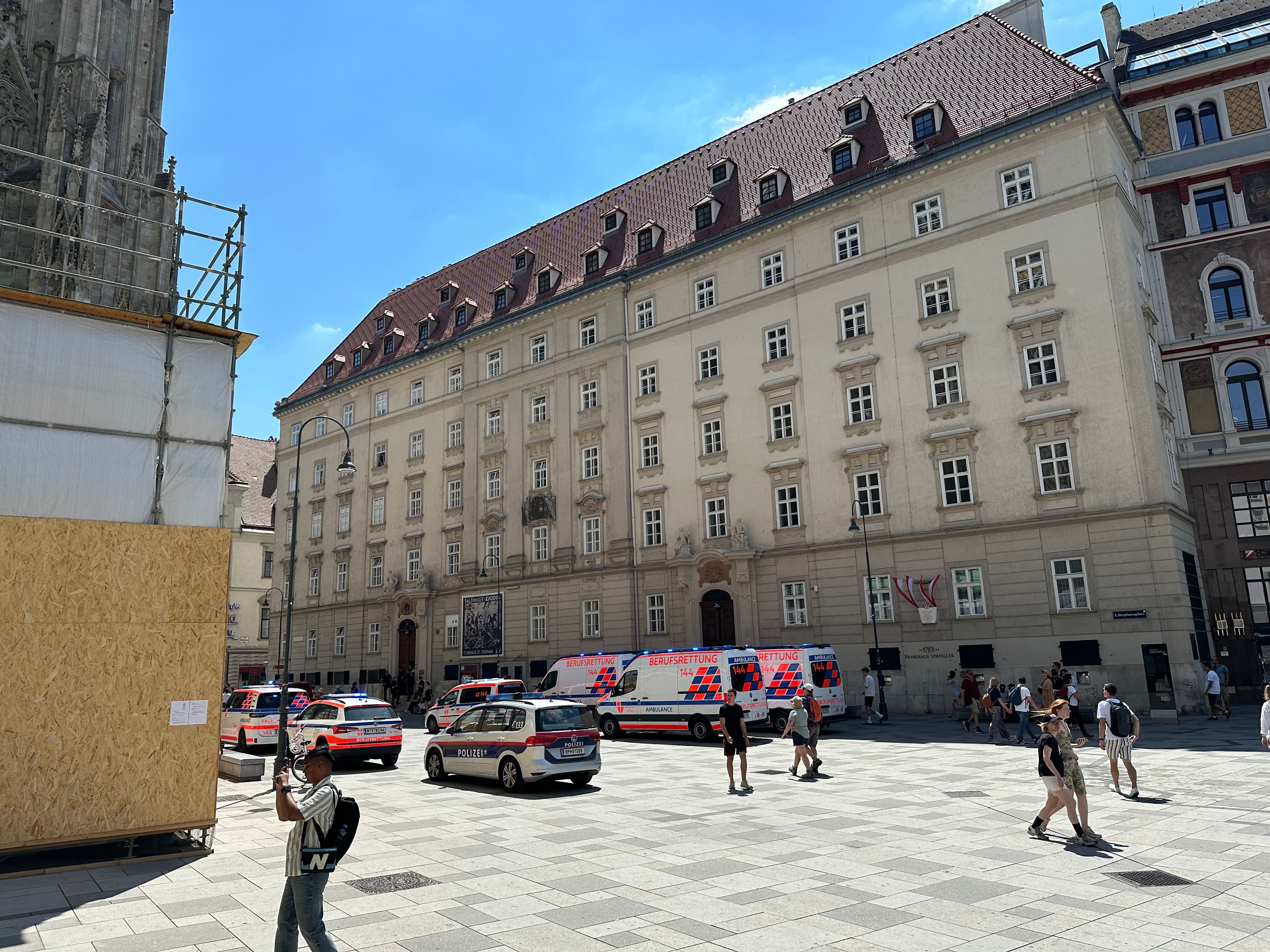 Großer Rettungseinsatz beim Stephansplatz in Wien