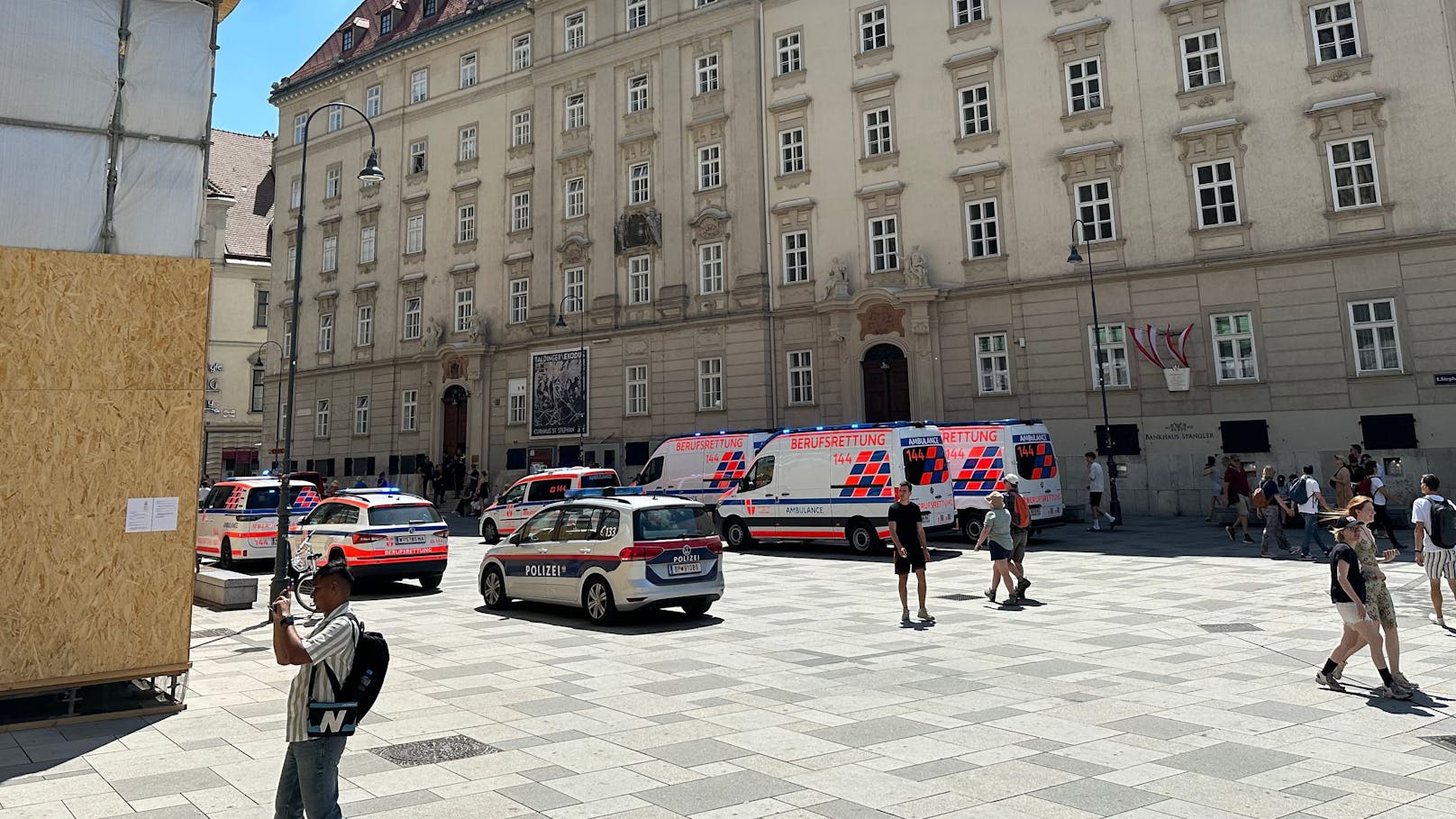 Riesiger Rettungseinsatz am Wiener Stephansplatz