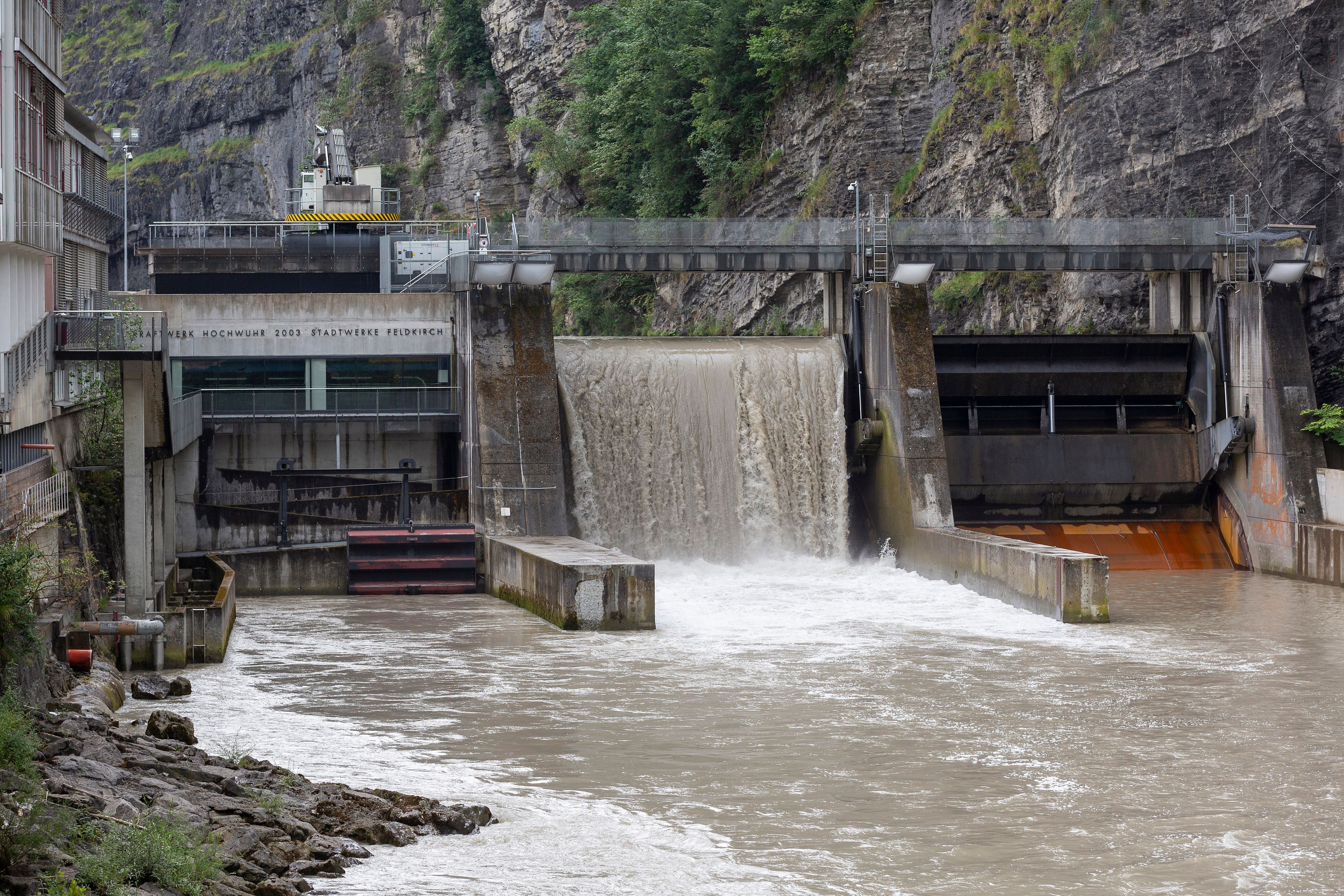 Das Ill-Wasserkraftwerk Hochwuhr bei Feldkirch (Vorarlberg).