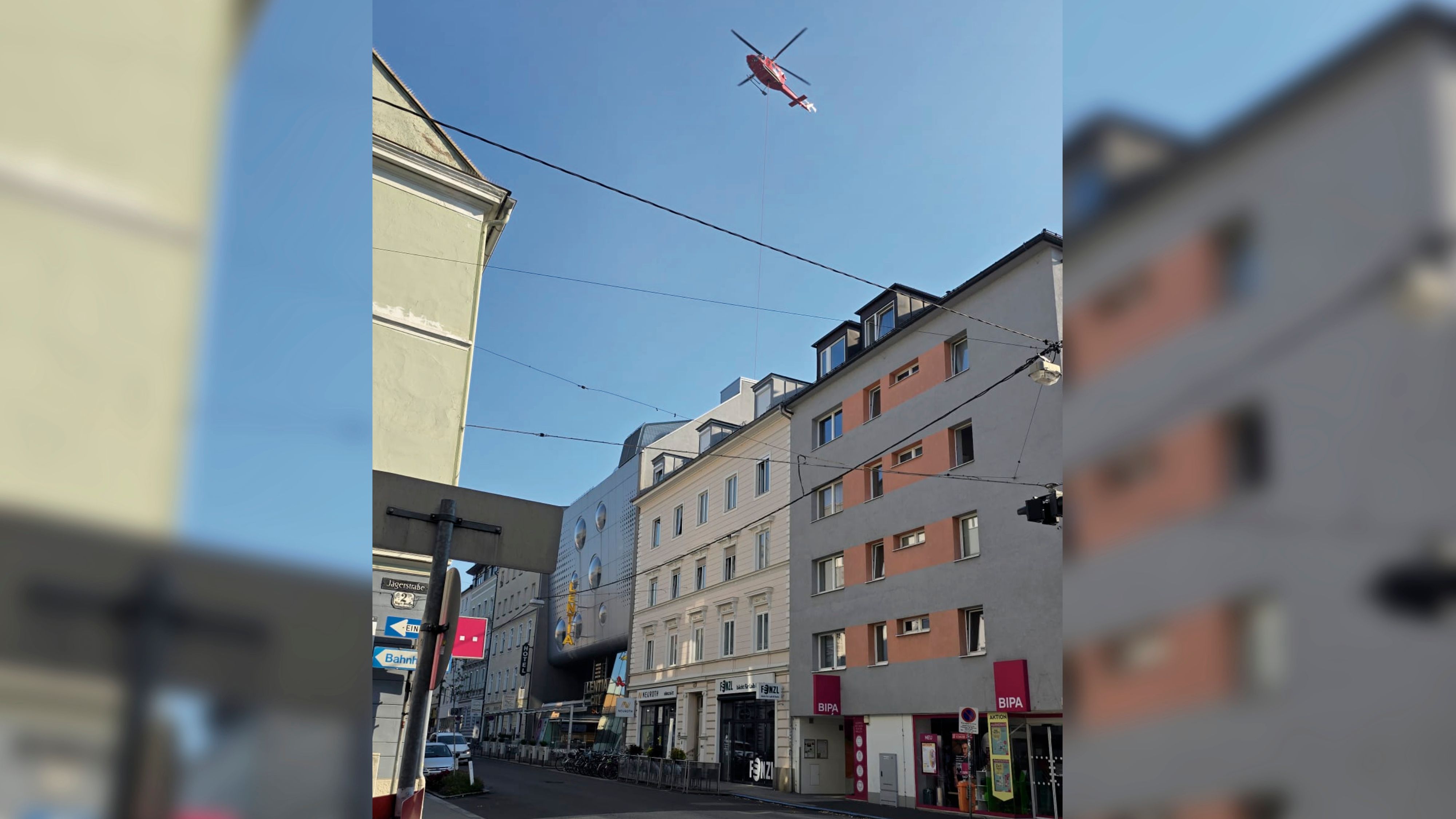 Vielen ein lauter Dorn im Auge: der Heli Sonntag Früh im Linzer Stadtteil Urfahr.
