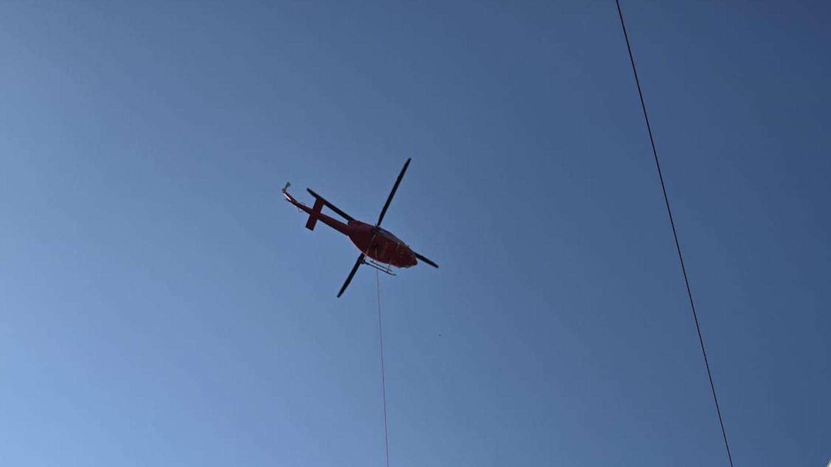 Das schmeckte vielen ganz und gar nicht: Ausgerechnet Sonntag Früh kreiste der Hubschrauber fast zwei Stunden über der City.