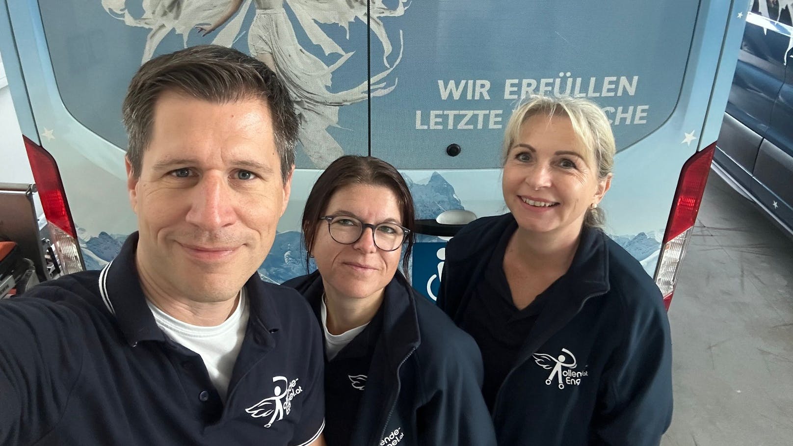 Florian, Barbara und Susanne vom Verein Rollende Engel aus Wels (v.l.n.r.)