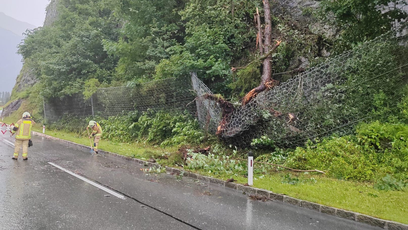 Aufgrund eines Unwetters kam es am Sonntag (21.07.2024) zu zahlreichen Einsätzen im Zillertal. 