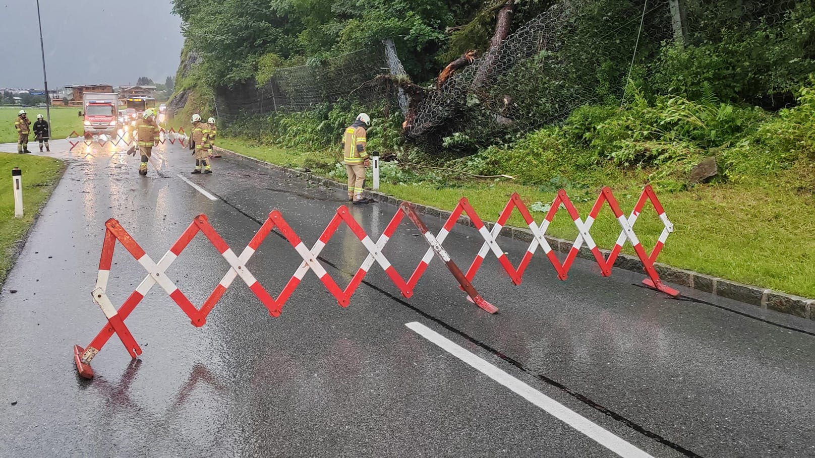 Aufgrund eines Unwetters kam es am Sonntag (21.07.2024) zu zahlreichen Einsätzen im Zillertal. 