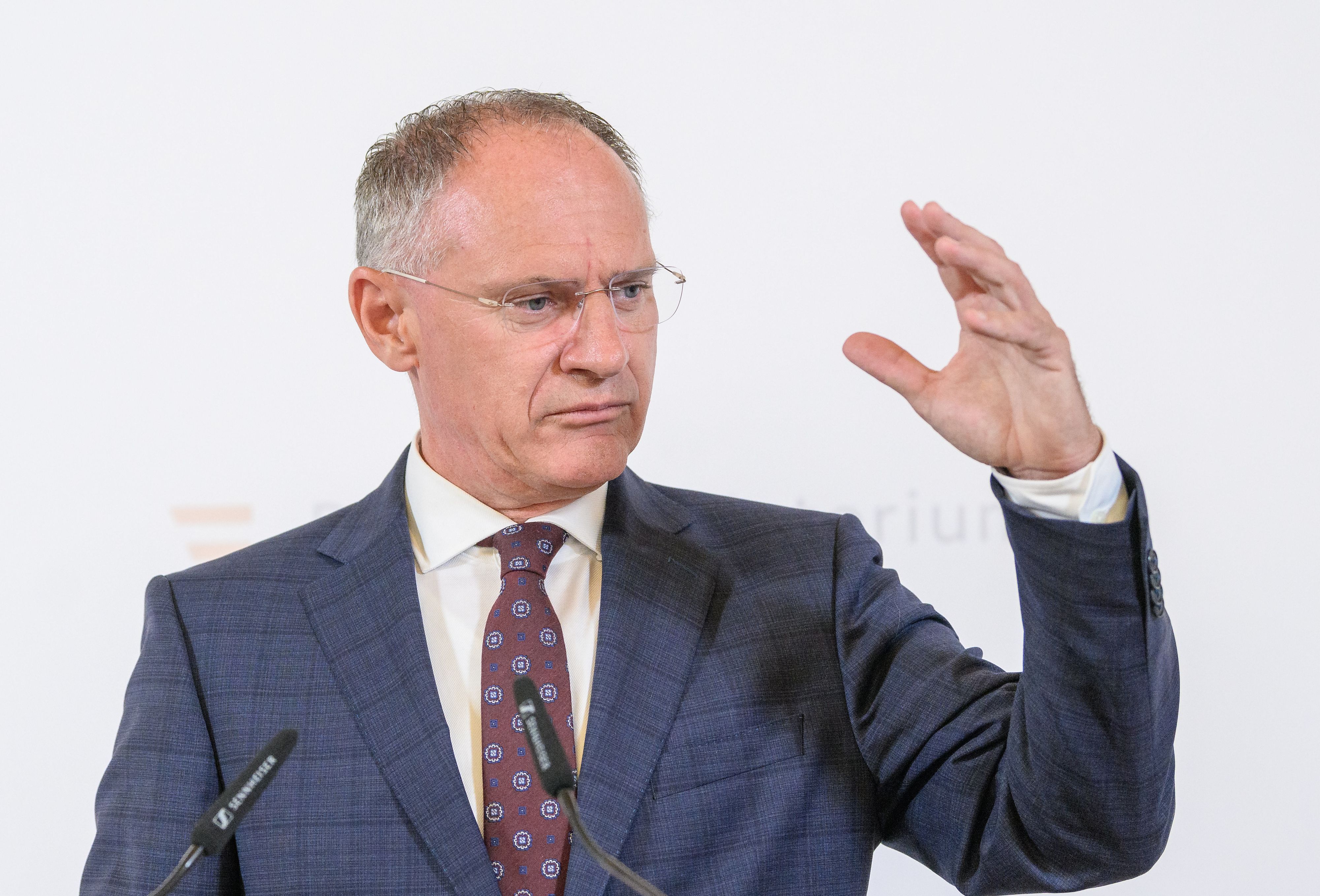Innenminister Gerhard Karner (ÖVP) wird trotz des stehenden Boykotts am Montag nach Ungarn reisen.