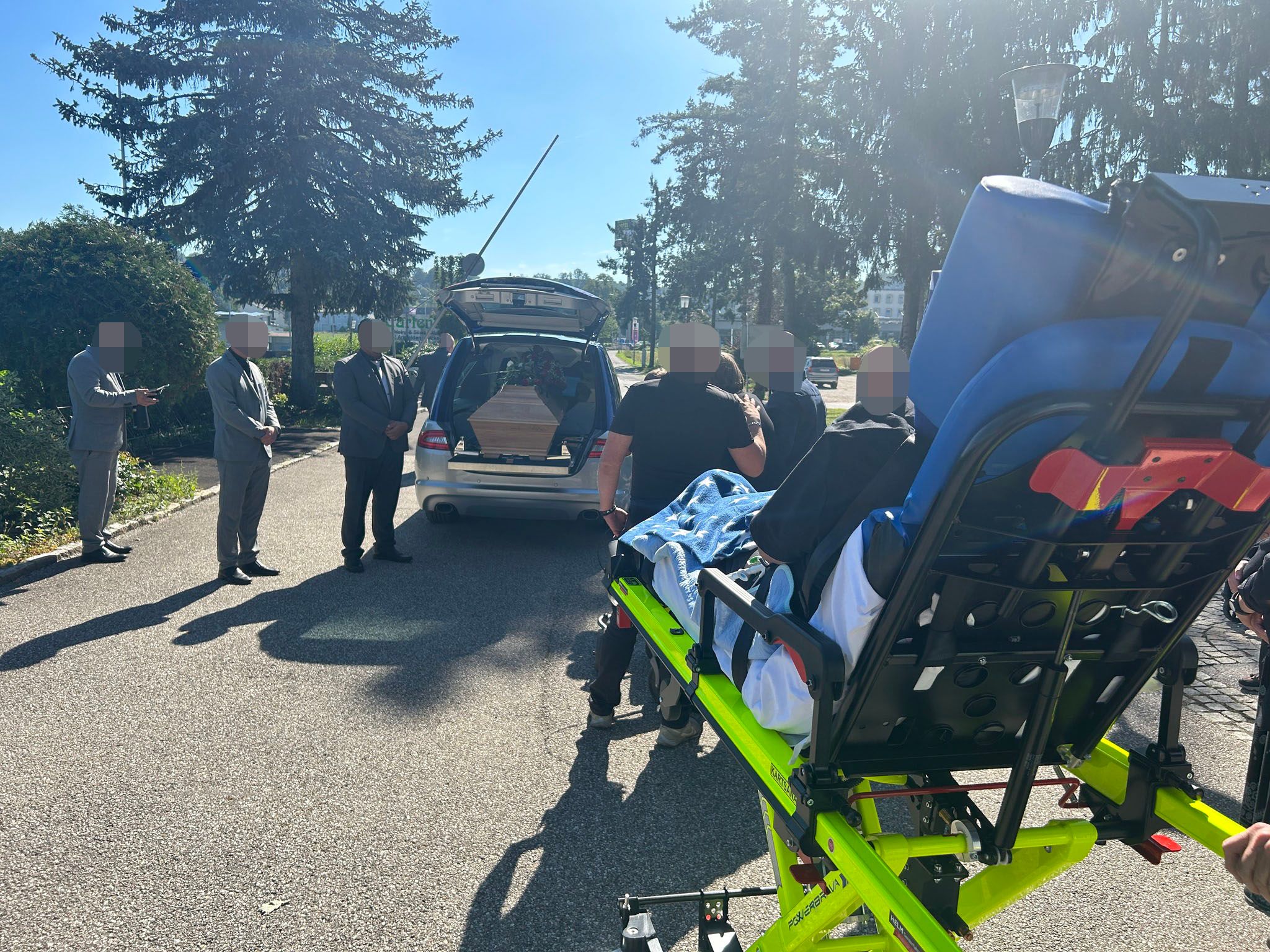 Dank der Rollenden Engel konnte Markus vor seiner Operation dem Begräbnis seines Vaters beiwohnen.