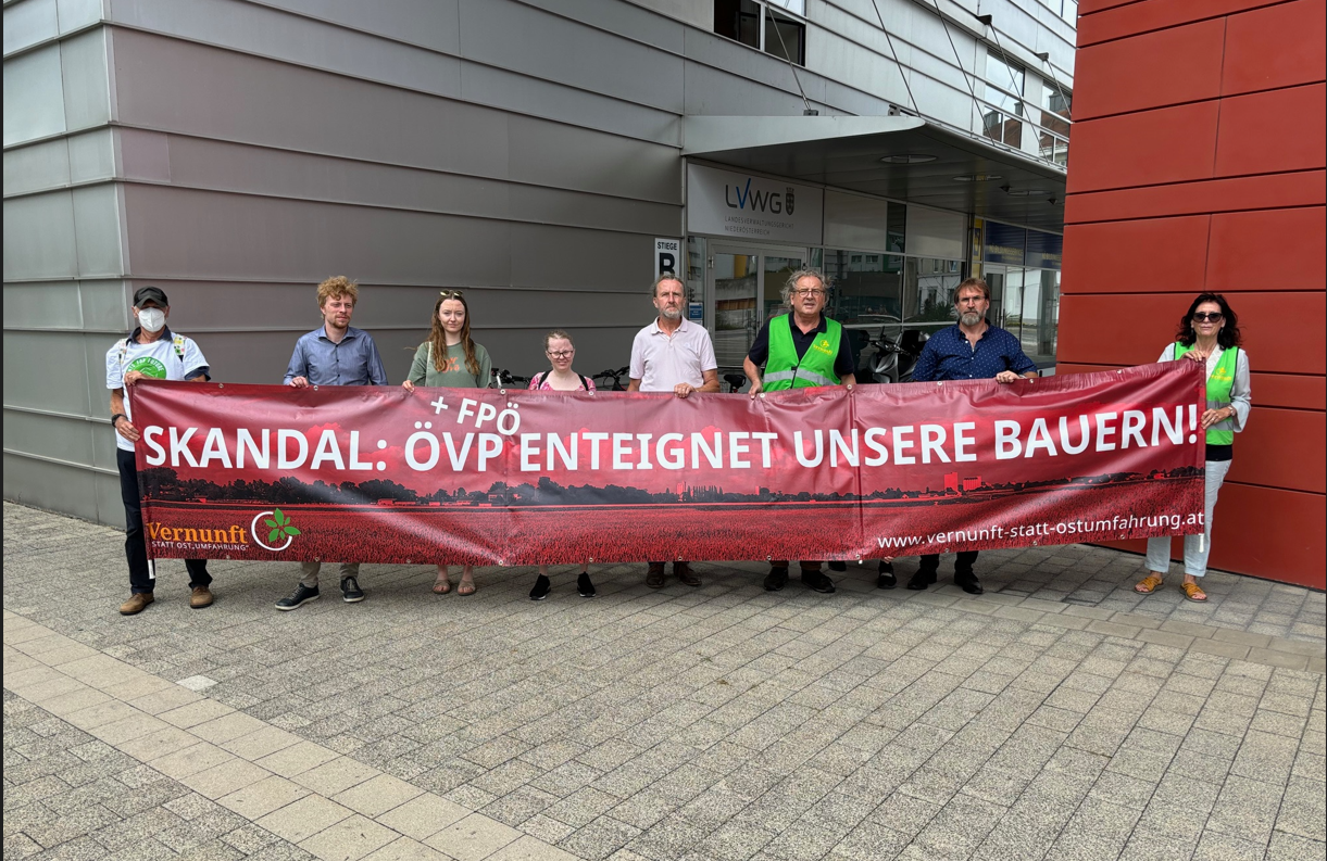 Protest gegen die Ostumfahrung vor dem Landesverwaltungsgericht