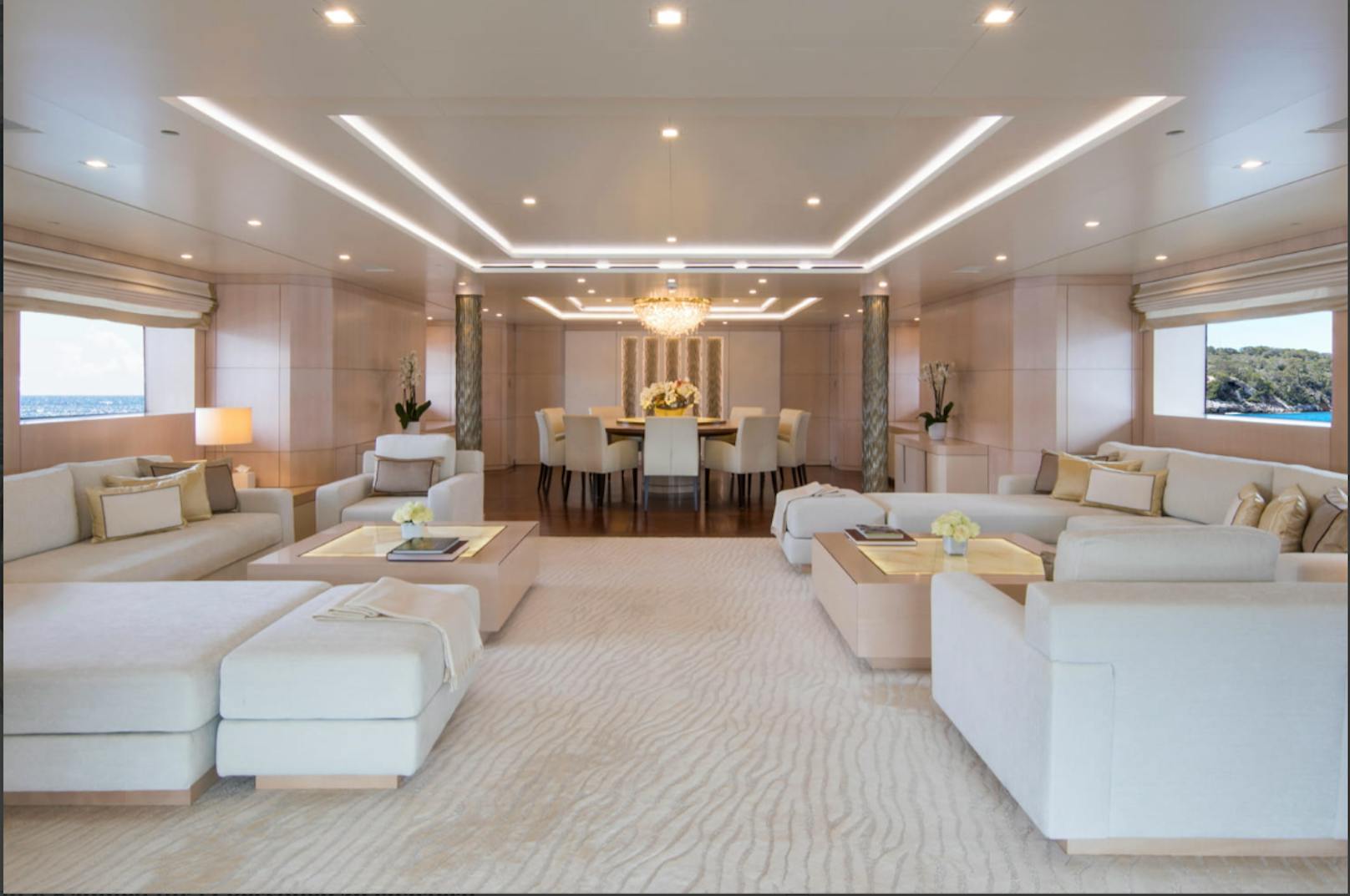 Luxus-Lounges im Innenbereich der Yacht RoMa.