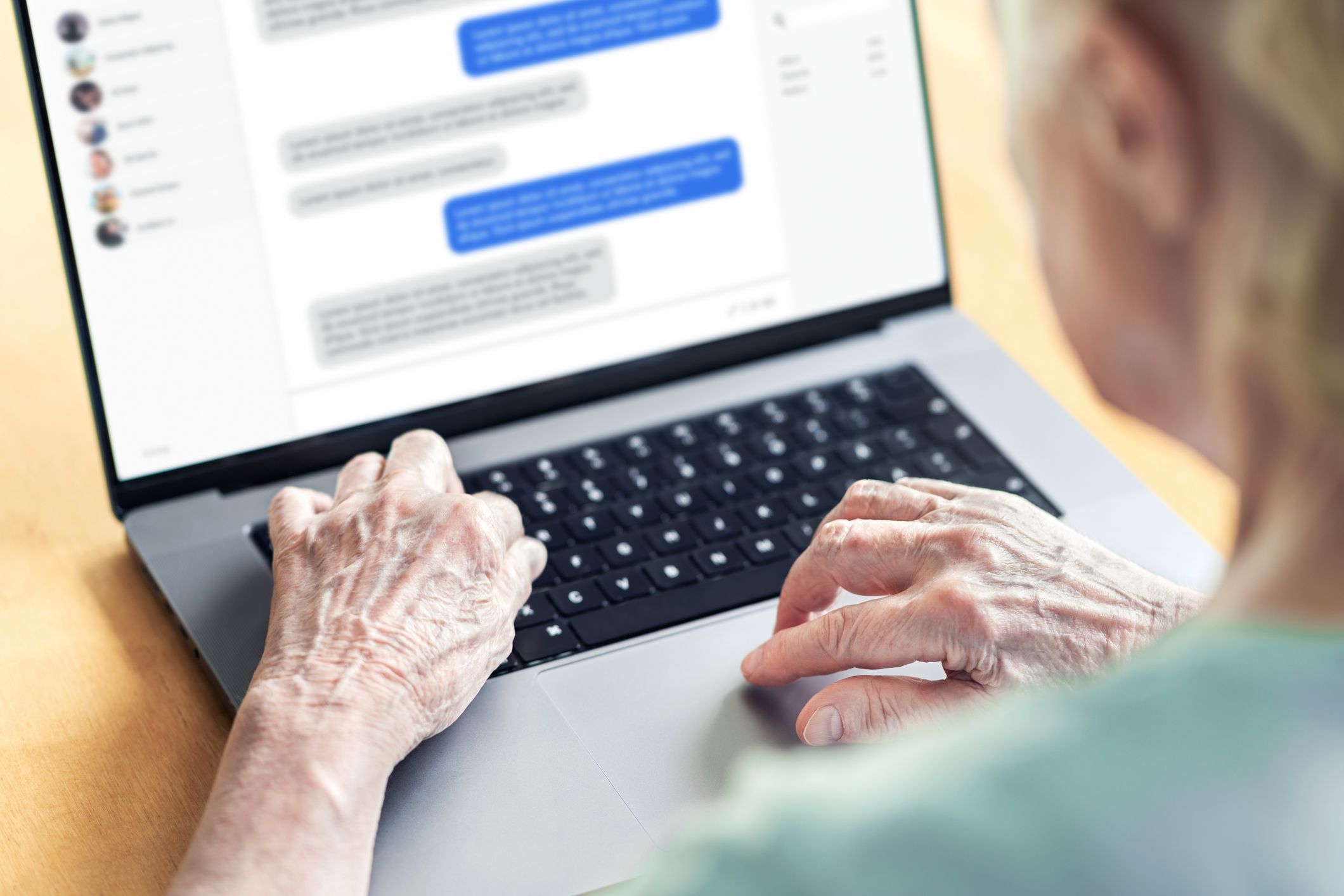 Vor über zweieinhalb Jahren lernte eine 65-Jährige einen Mann im Internet kennen. Sie überwies einen fünfstelligen Betrage. Symbolbild. 