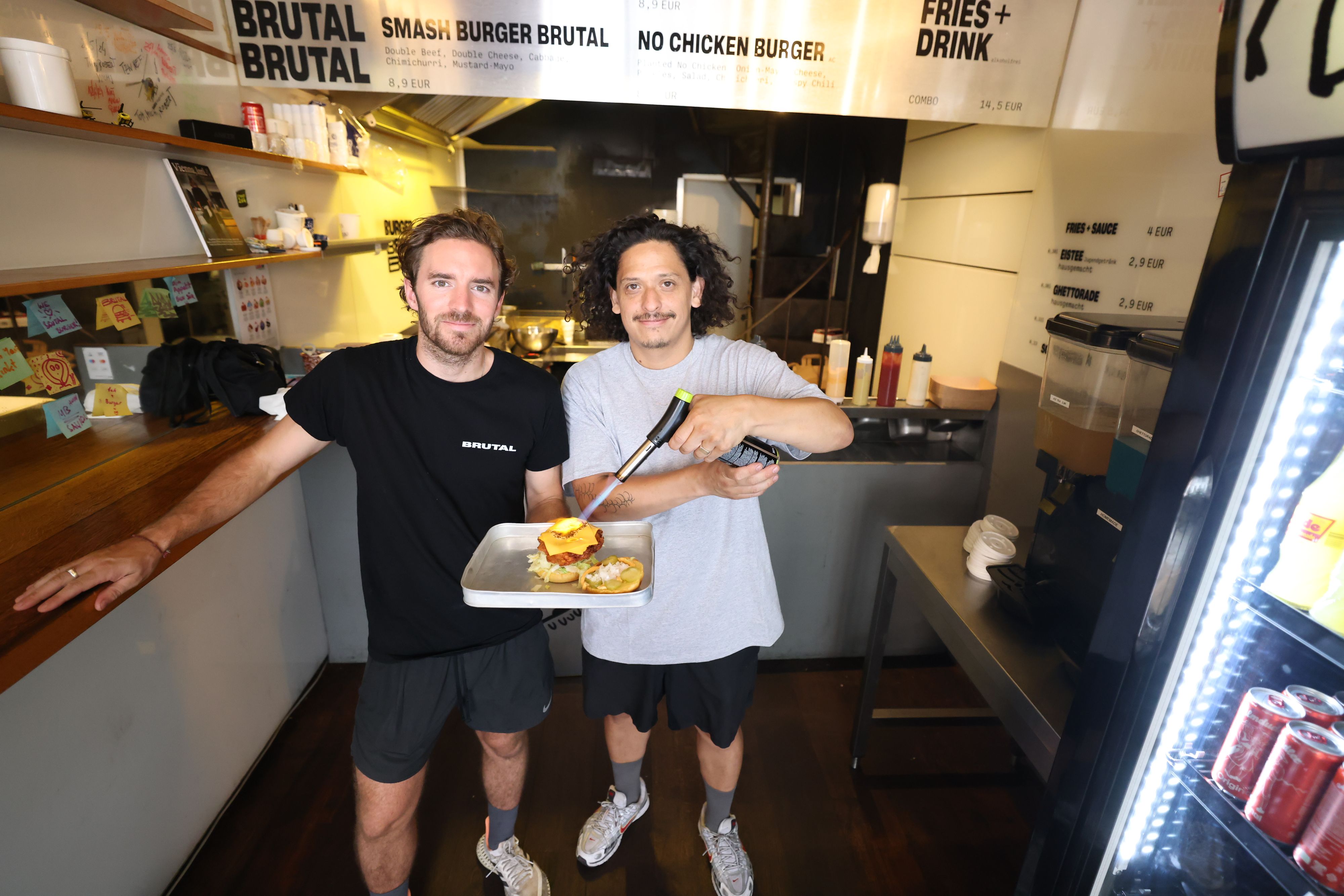 Das Gründerteam des Burger Beisel Brutal besteht aus Xaver Kislinger und Javier Mancilla