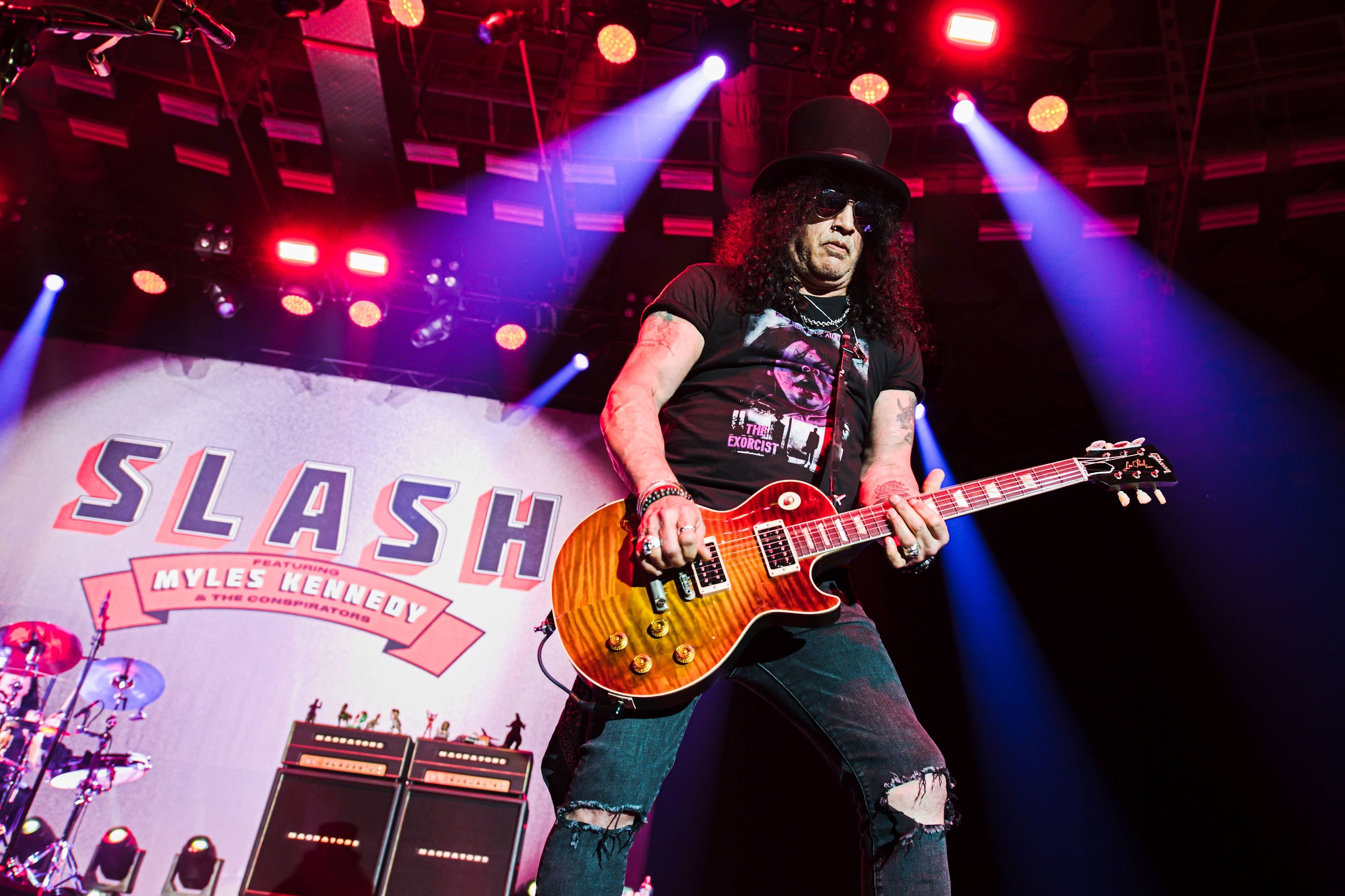 Slash hat einige Termine seiner Tour abgesagt.