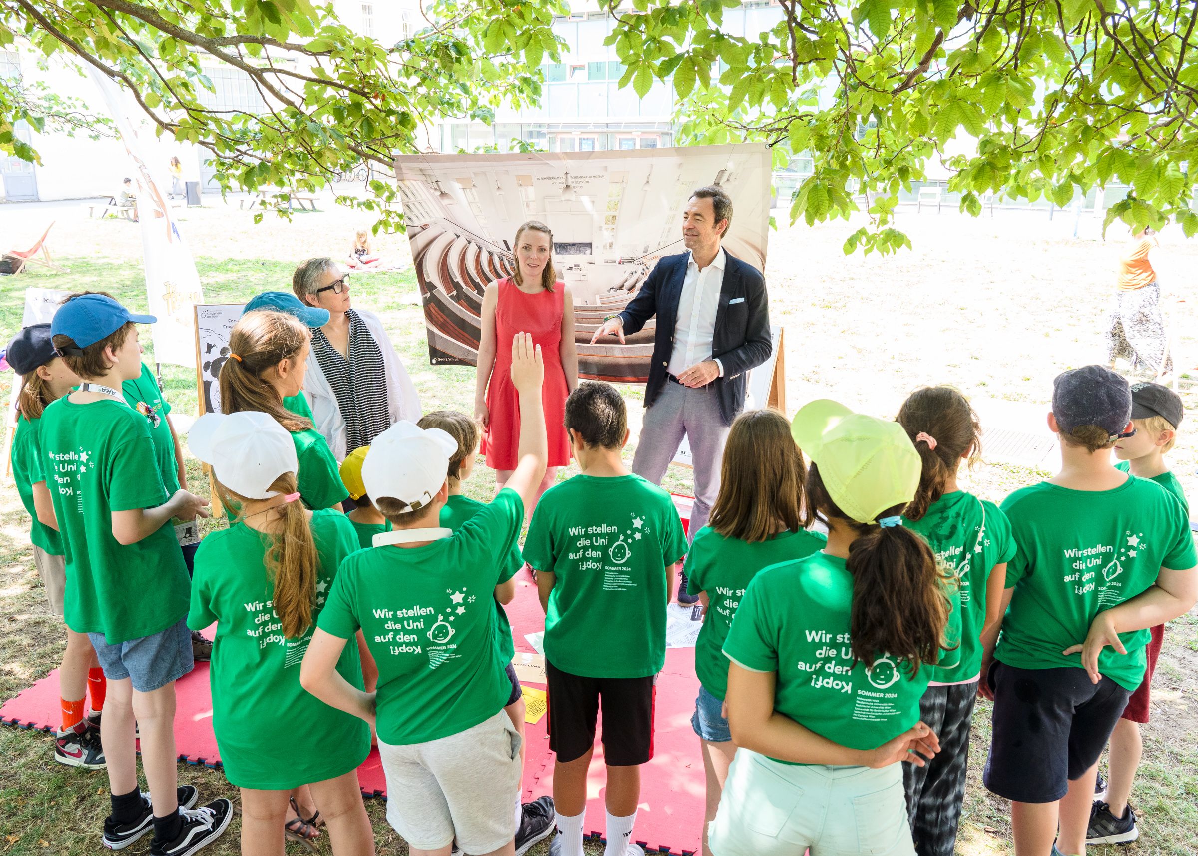 ARA-Sprecher Harald Hauke und Projektleiterin Sarah Spötl bei 