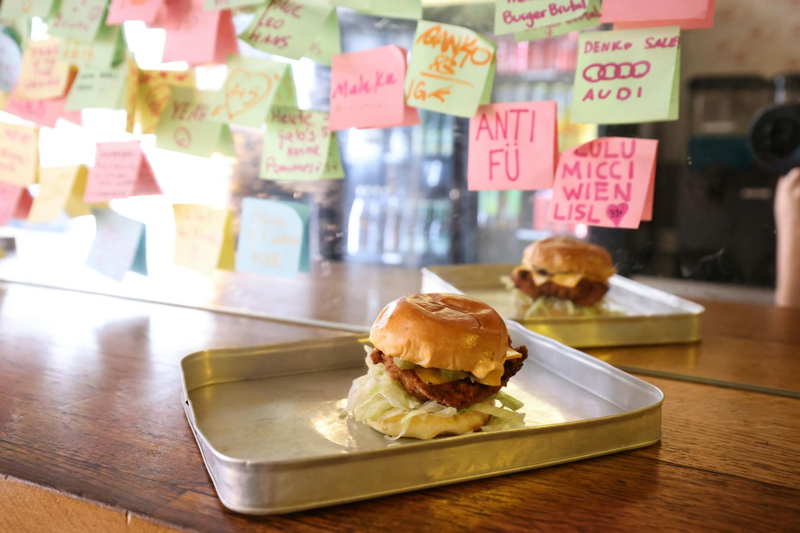 Mahlzeit! Statt brutalen Döner gibt es nun brutal smashige Burger im Burger Beisl Brutal von Xaver Kislinger &amp; Javier Mancilla in der Gumpendorfer Straße