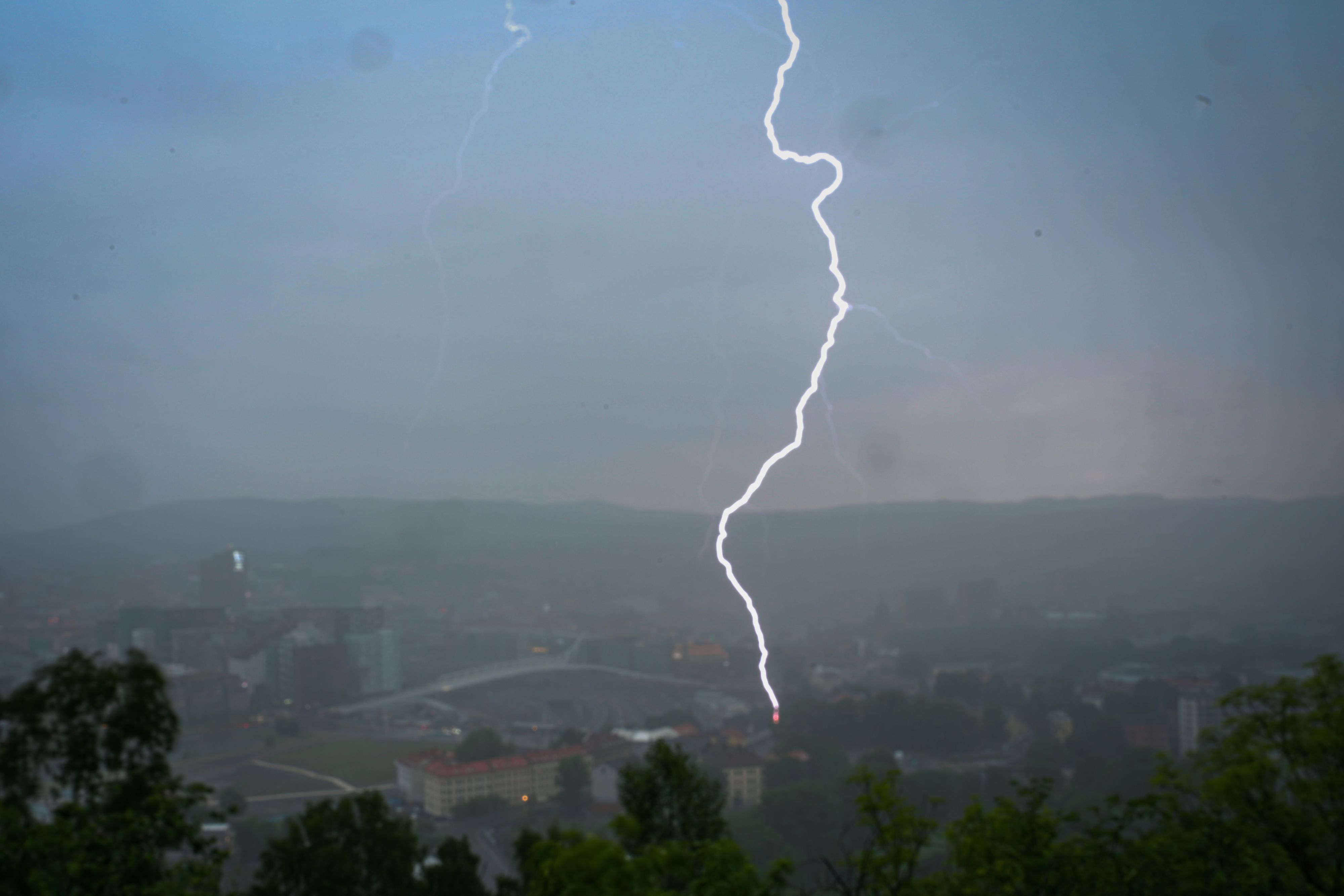 Die Kinder wurden bei einem Blitzeinschlag verletzt.