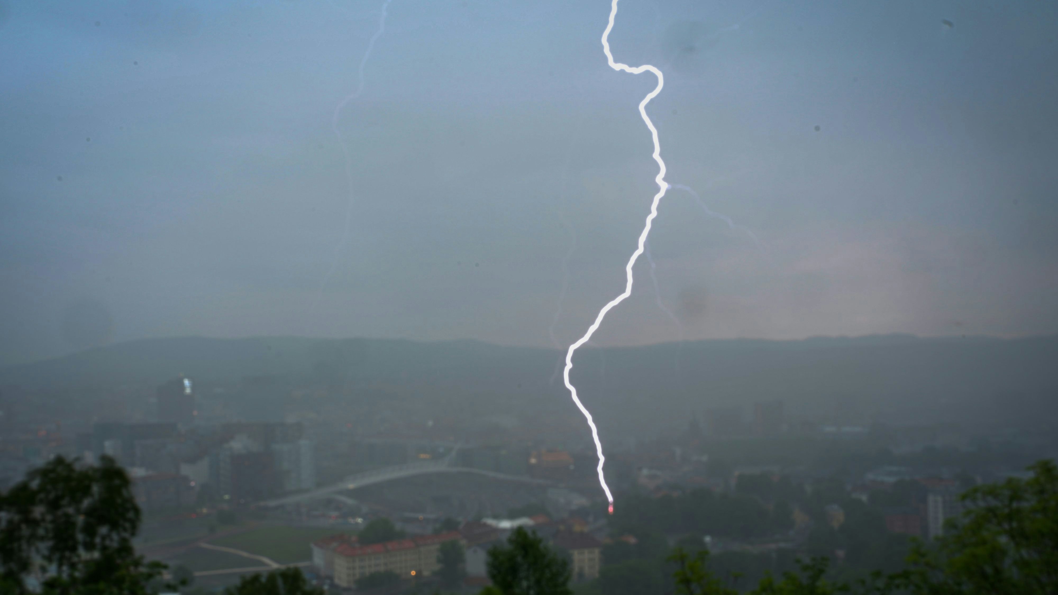 Die Kinder wurden bei einem Blitzeinschlag verletzt.