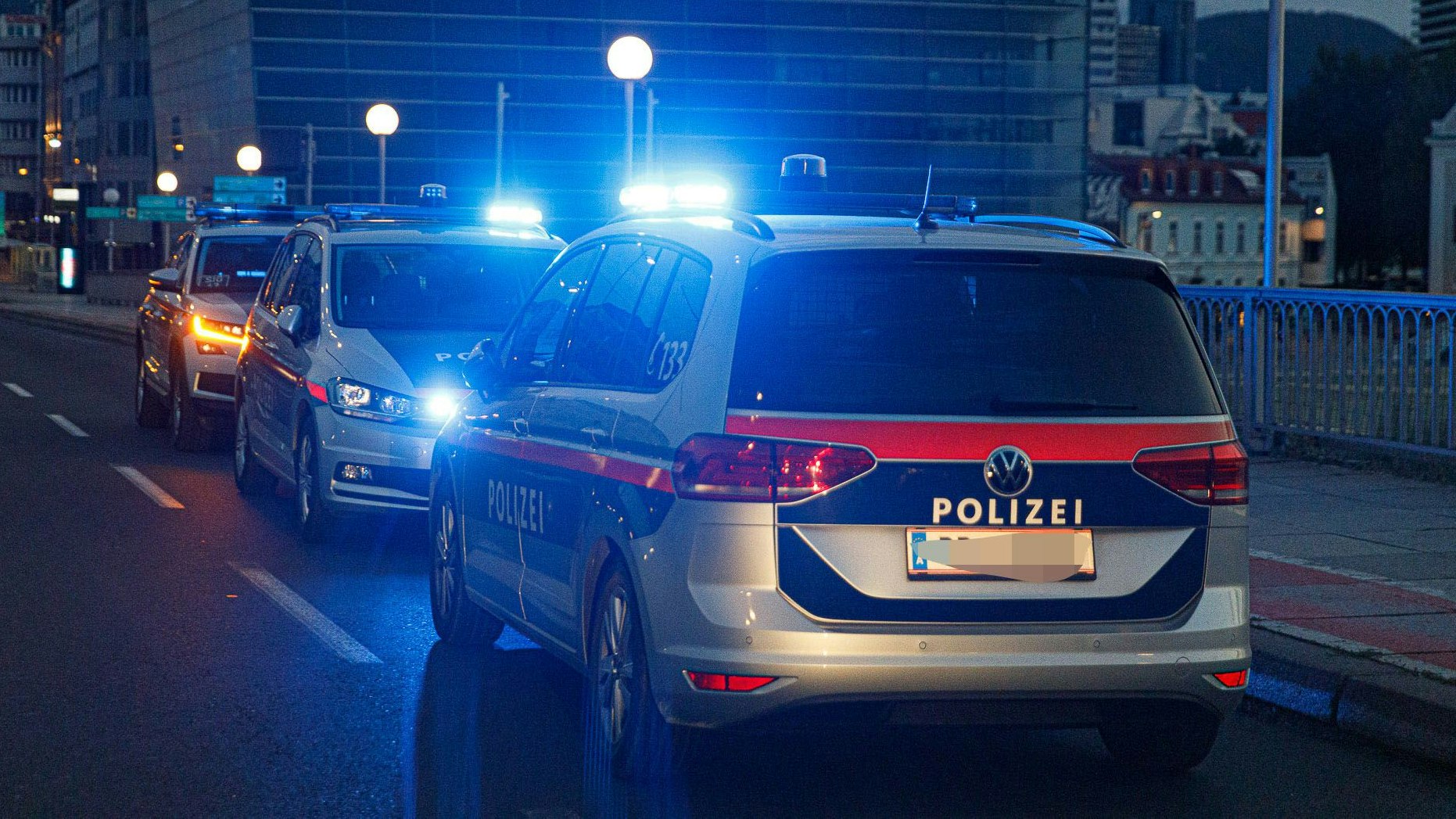 Heute.at - Aggressive Jugendliche bespucken Polizei in Floridsdorf