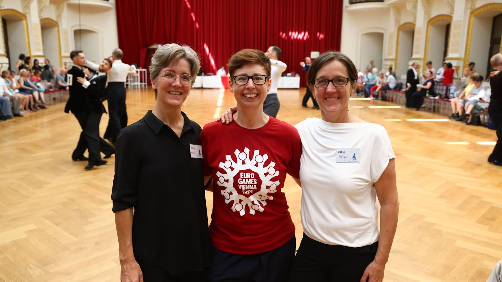 v.l.n.r.: Katharina (Organisationsteam Dance Contest), Bianca Gebhart (Sportdirektorin EuroGames Vienna 2024), Helga (Organisationsteam Dance Contest)