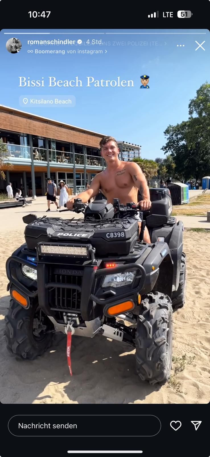 Roman Schindler zeigt, was er hat - viele Muskeln