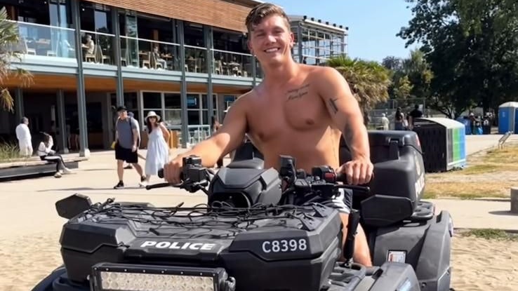 Heute.at - „Mister Austria“ Schindler lässt seine Muskeln spielen