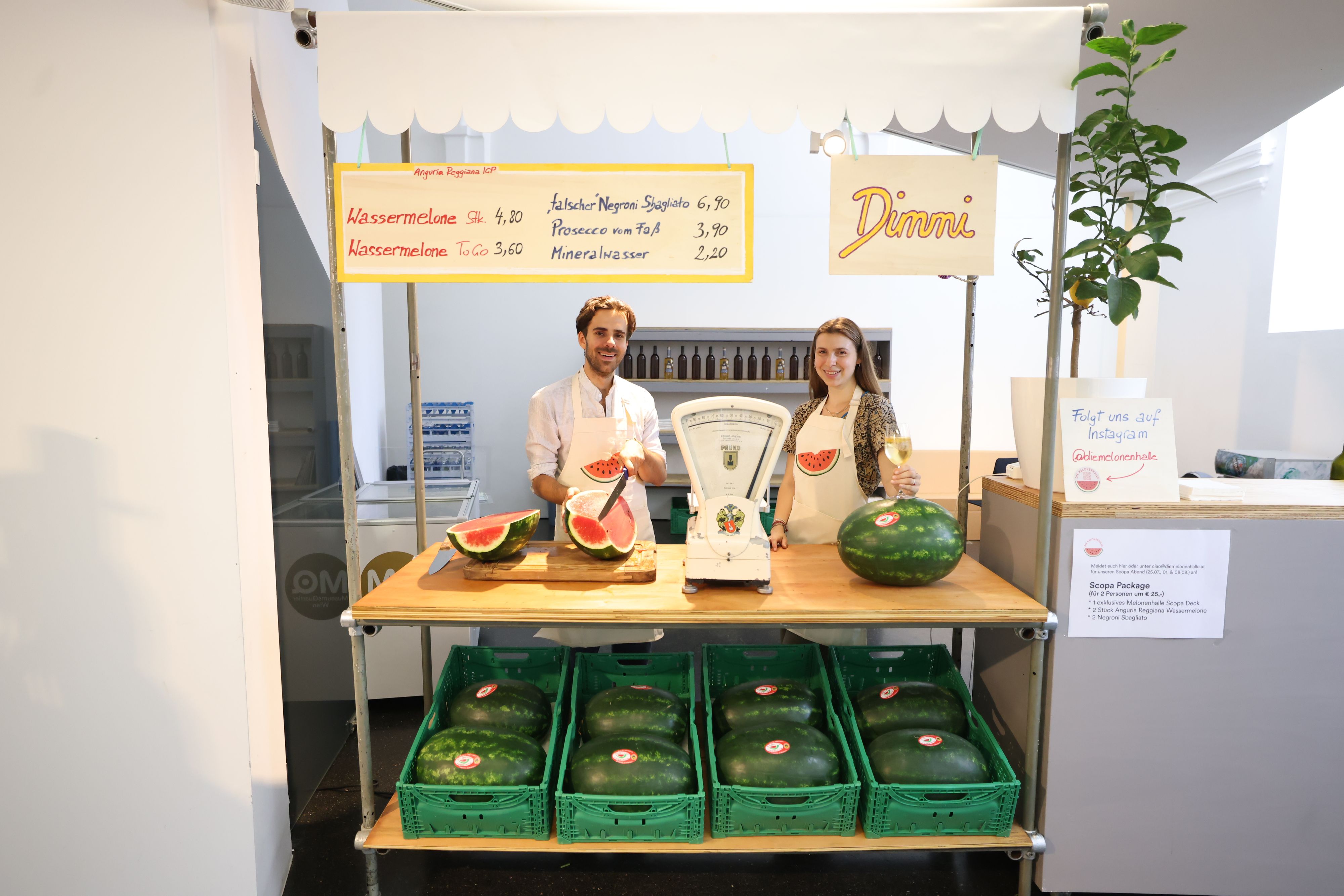 Paul und Rachel in der Melonenhalle.