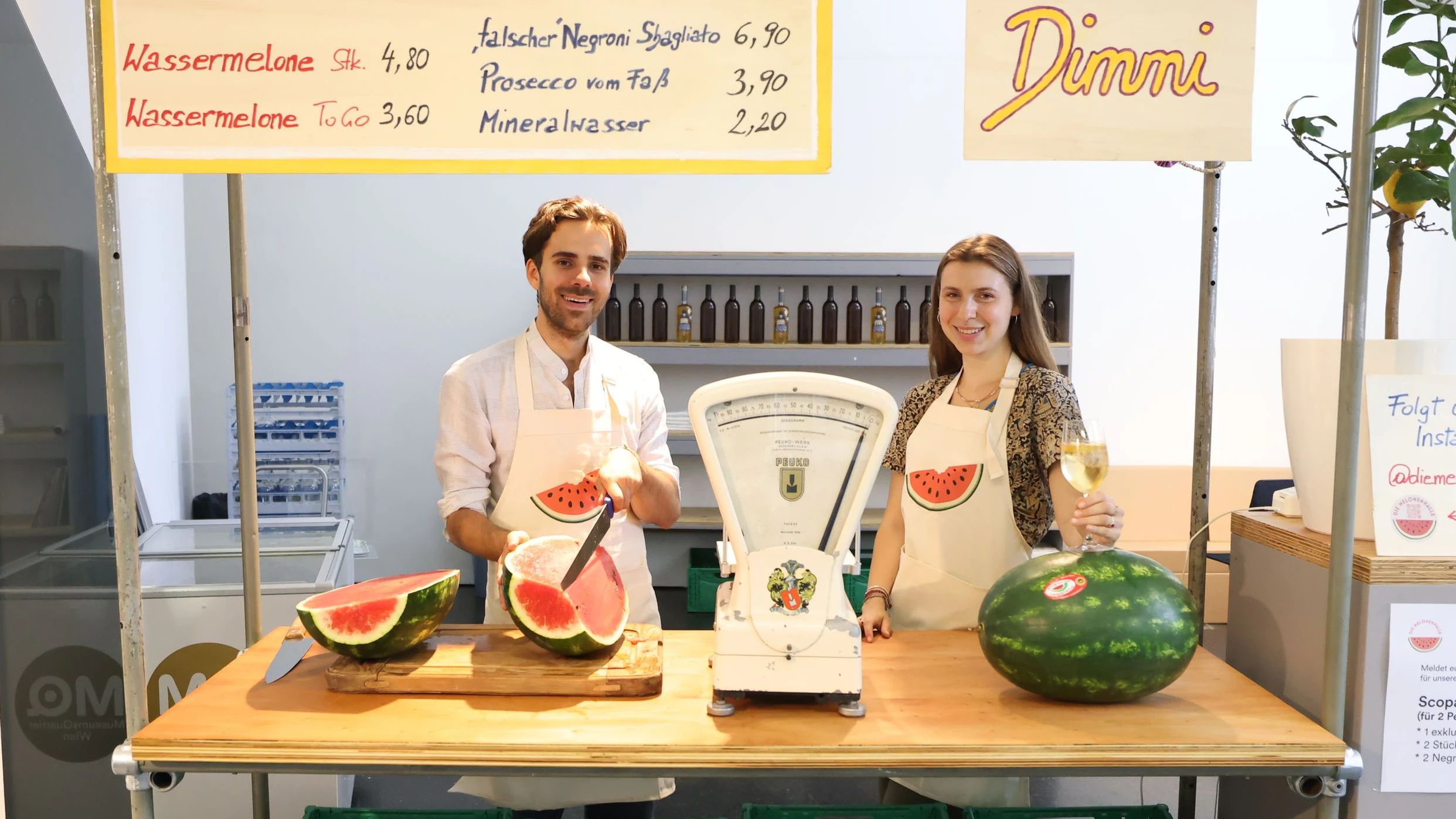 Paul und Rachel in der Melonenhalle.