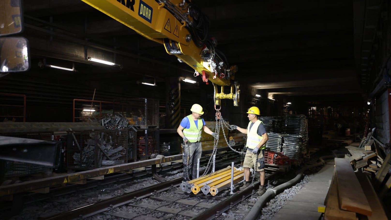 Täglich sind 100 Arbeiter dort im Einsatz.