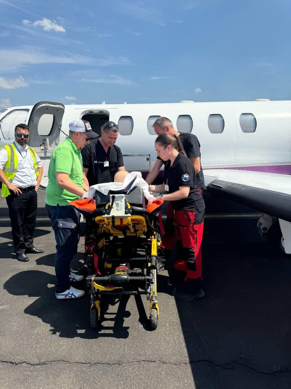 Der 12-jährige Vladimir, der an Leukämie erkrankt ist, wurde am 15. Juli mit dem Flugzeug nach Österreich gebracht.