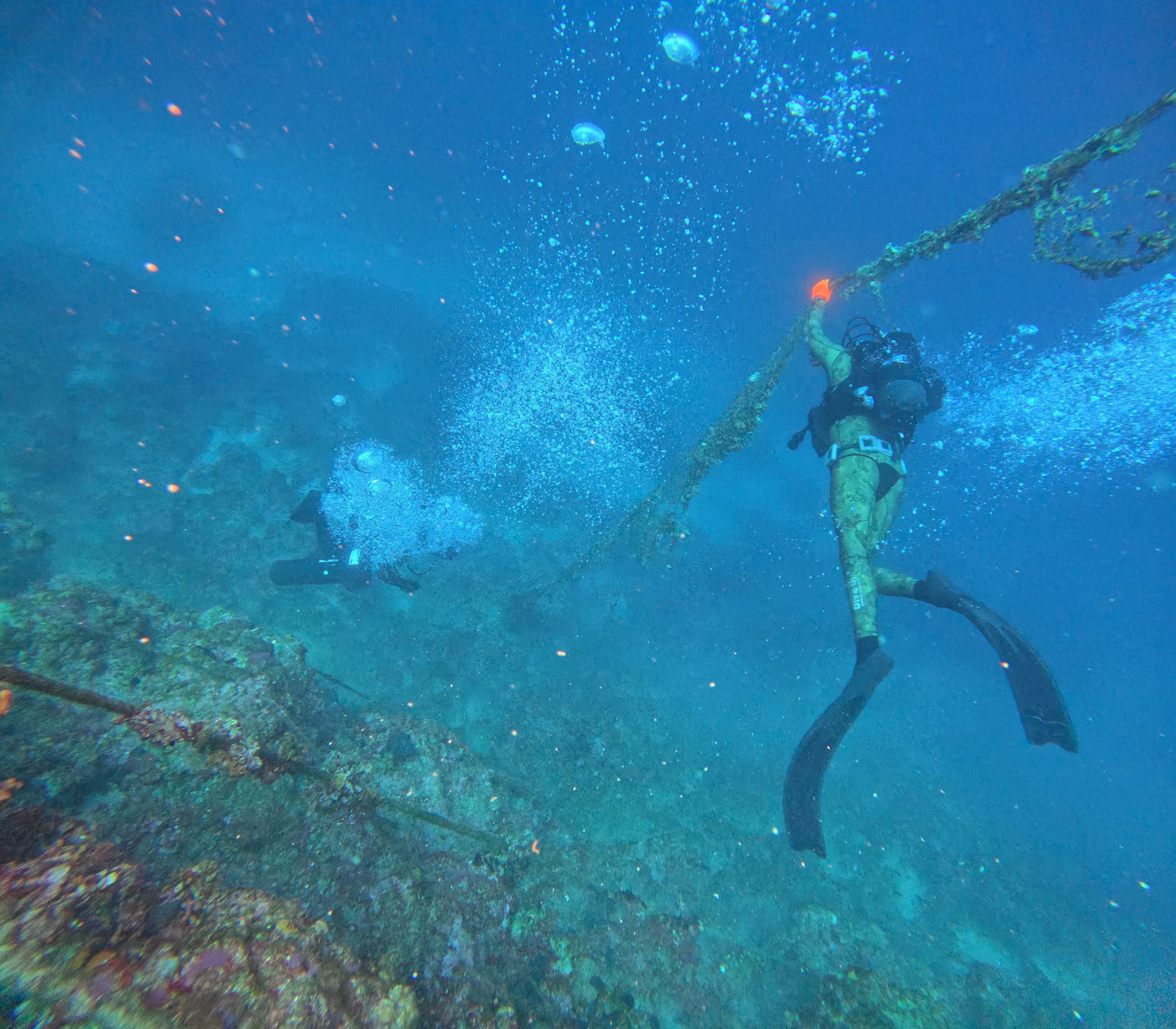 Riskante Aktionen zur Säuberung der Meere vor kroatischen Urlaubsinseln.