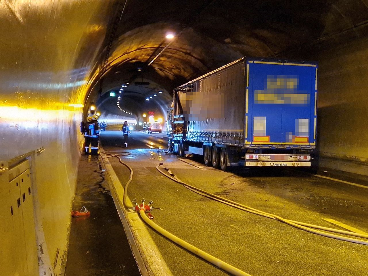 Der Lkw stand in Vollbrand.