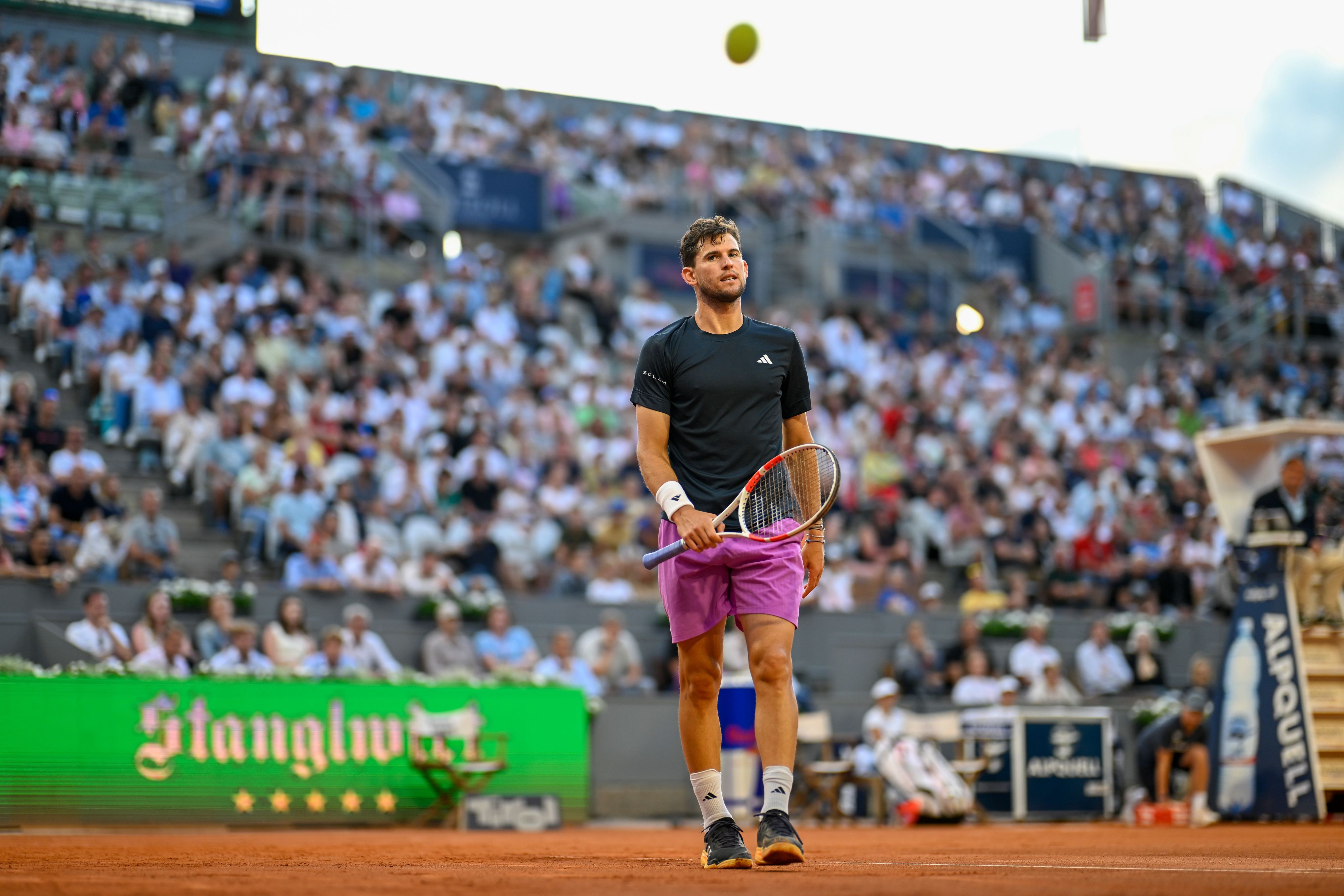 Vor ausverkauftem Haus in Kitzbühel zog Dominic Thiem den Kürzeren.