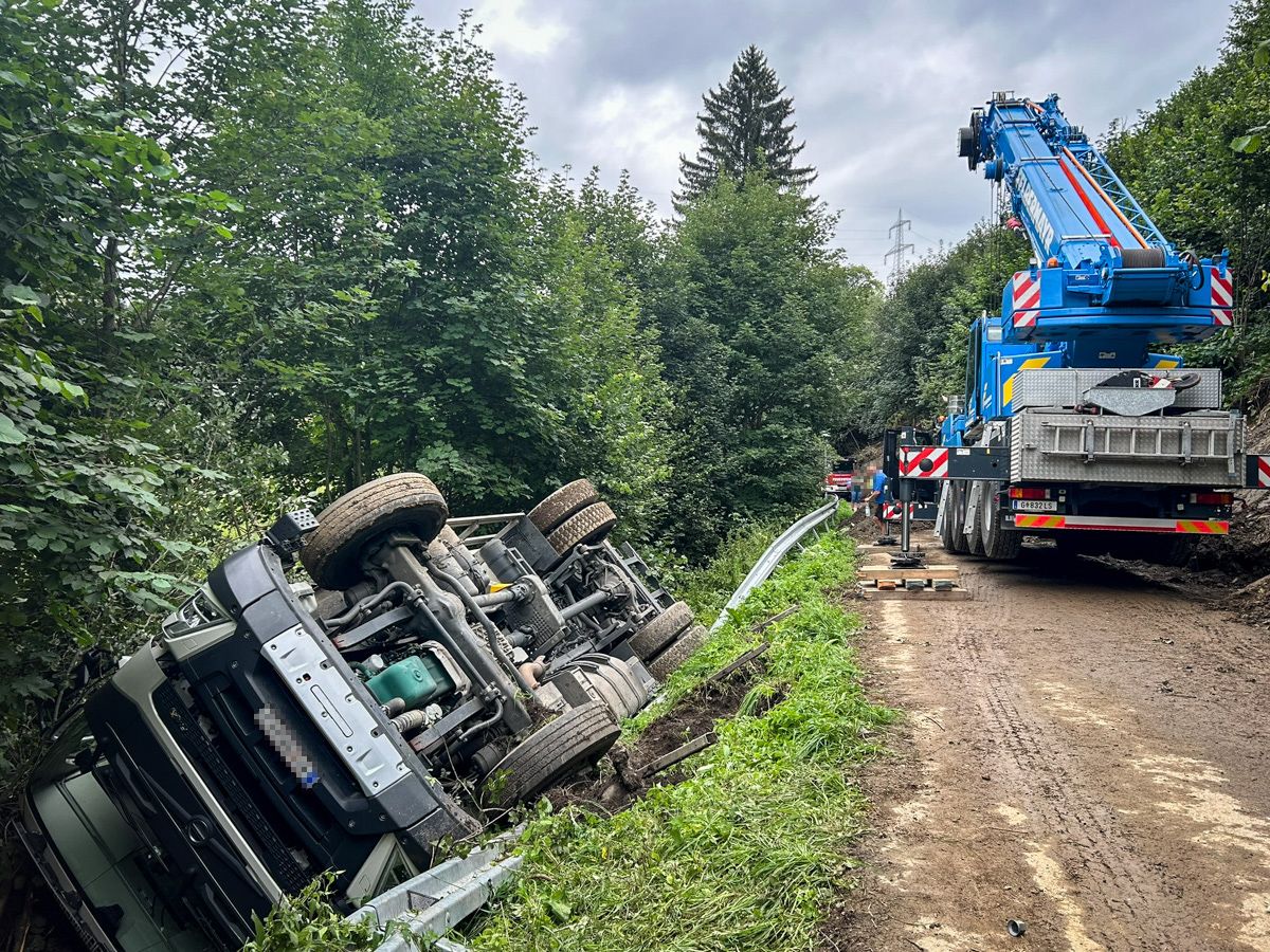 Am Montag, 22. Juli, wurde die FF Mautern zu einer Lkw-Bergung gerufen.