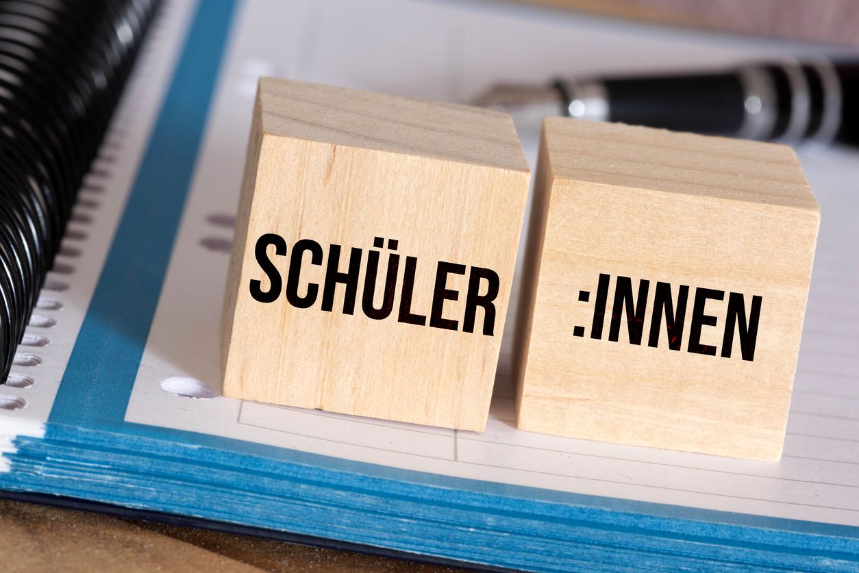 Sollen Schüler:innen in genderneutraler Sprache unterrichtet werden oder nicht?