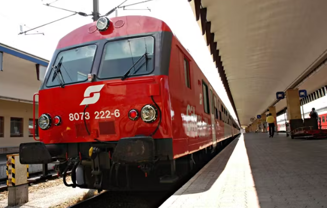 Der Mann war ohne gültigen Fahrschein unterwegs. Symbolbild.