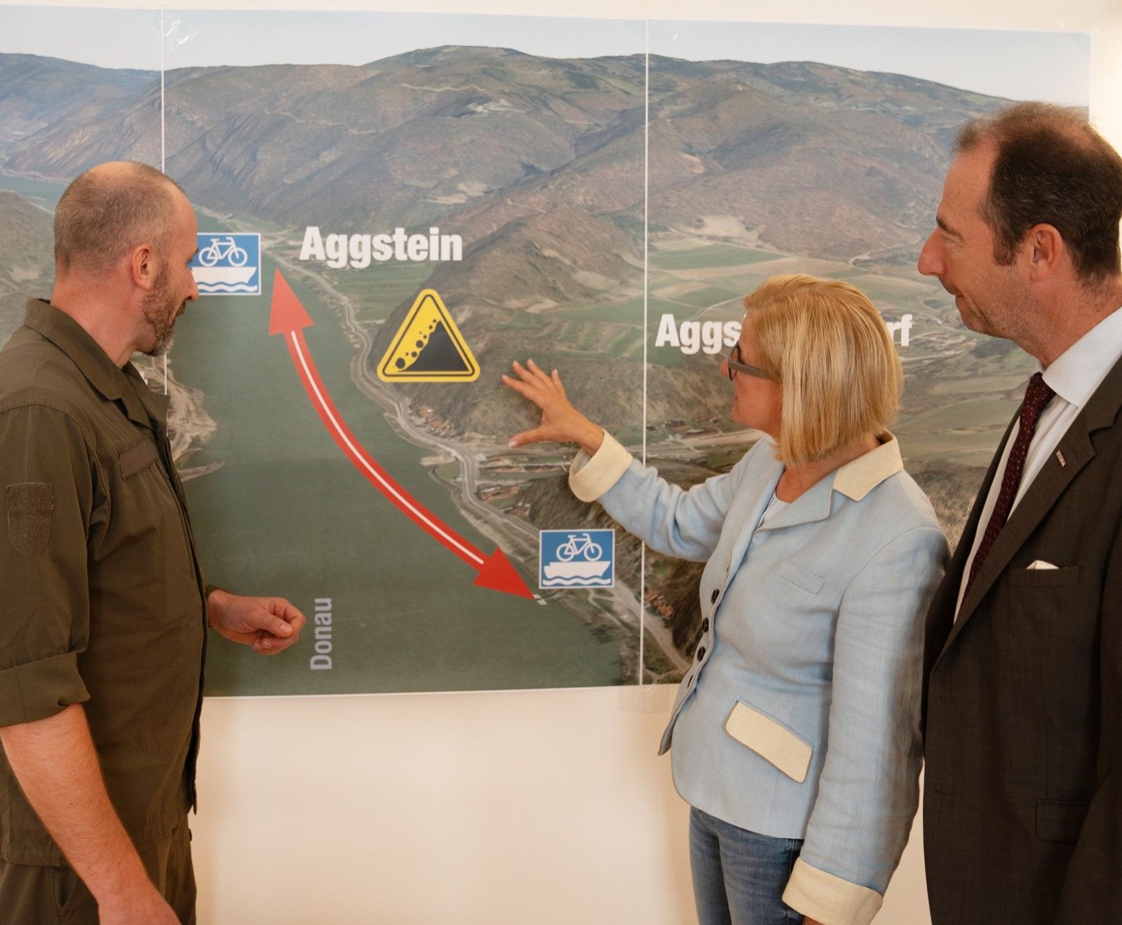 Landeschefin Johanna Mikl-Leitner sondiert die Lage - den Tourismusbetrieben schlägt die Verkehrsfreigabe im Sommer 2025 auf den Magen.