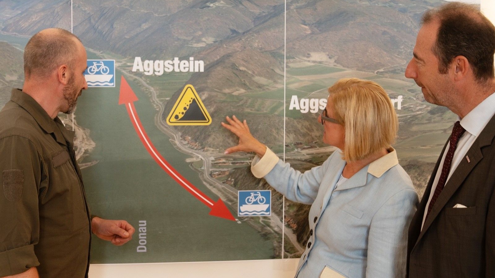 Landeschefin Johanna Mikl-Leitner sondiert die Lage - den Tourismusbetrieben schlägt die Verkehrsfreigabe im Sommer 2025 auf den Magen.