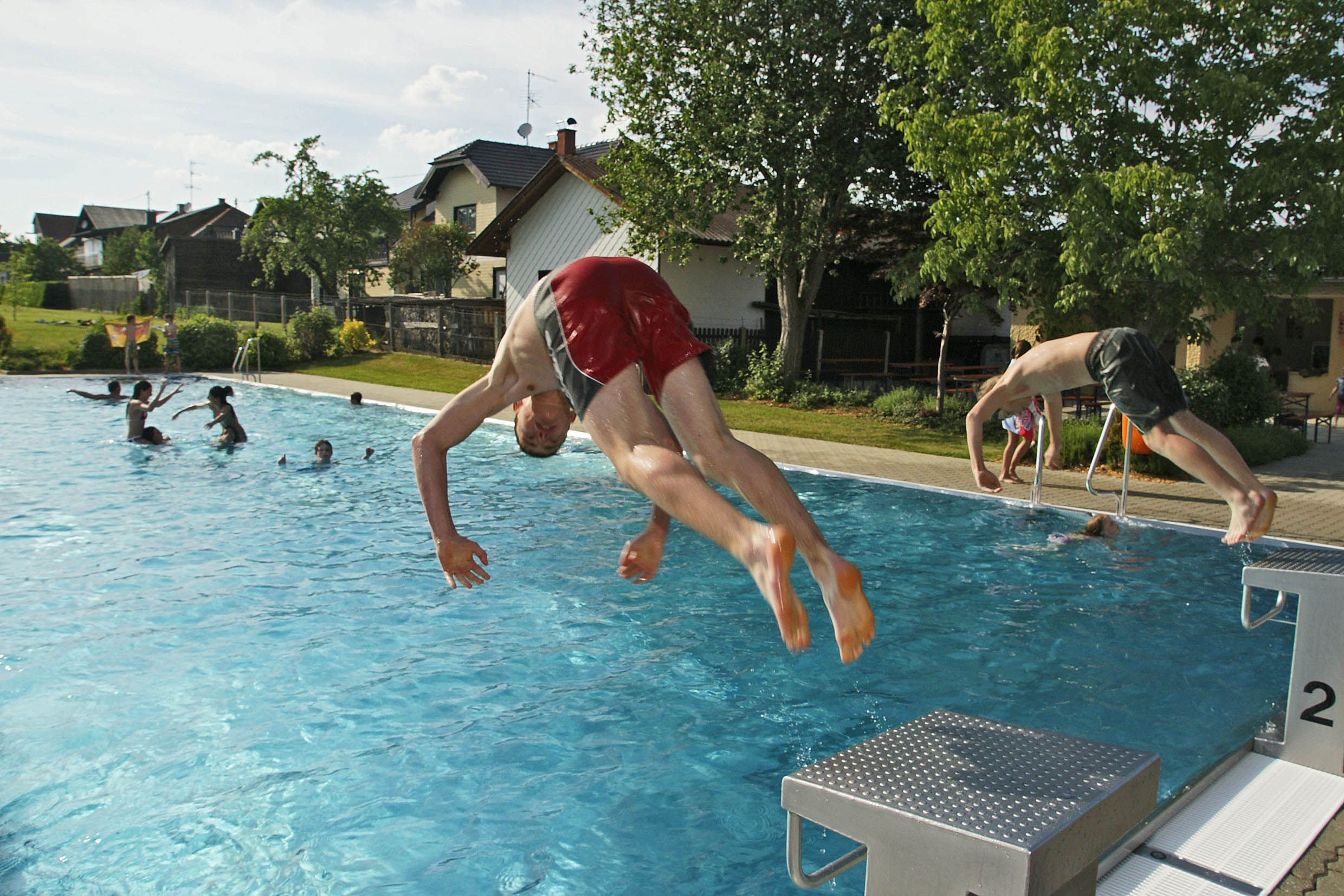 Aus dem ungetrübtem Badespaß kann schnell bitterer Ernst werden. (Symbolbild)